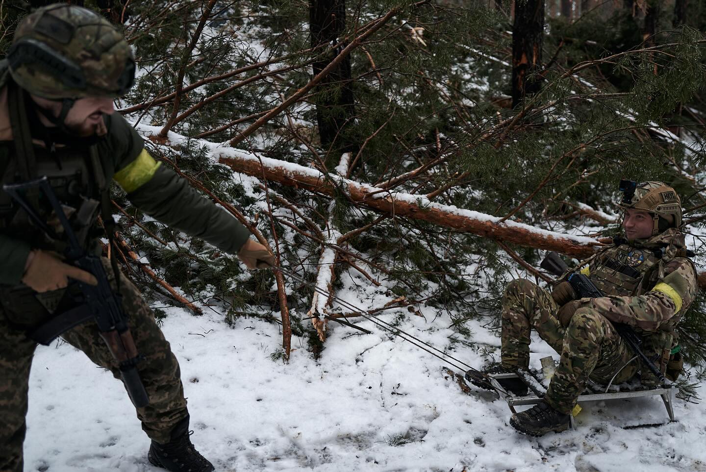 &quot;Щастя бачити їхні посмішки&quot;. Мережу розчулили фото розваг наших розвідників на фронті