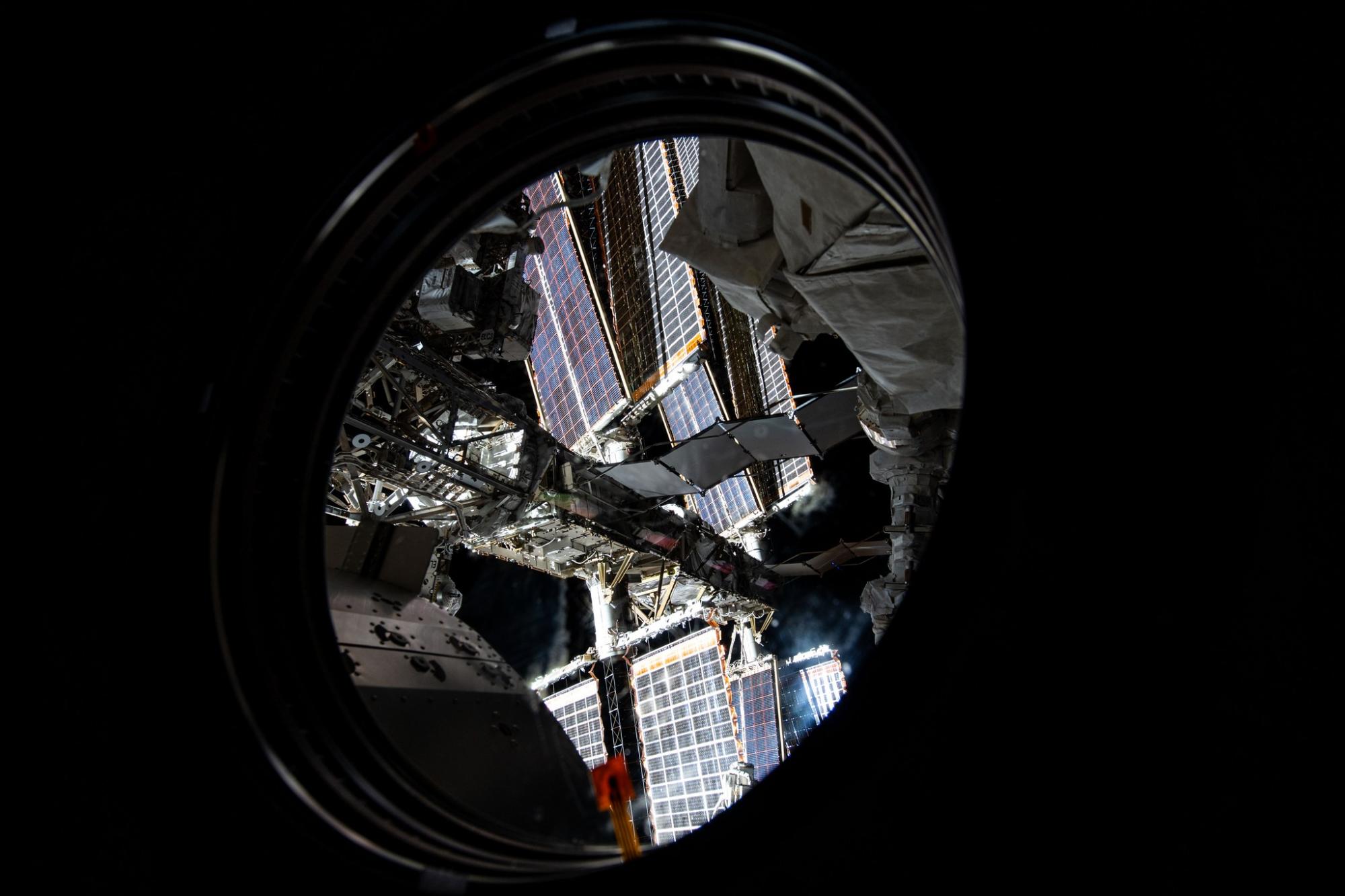 Астронавт показав, як виглядає Міжнародна космічна станція всередині: унікальні фото і відео