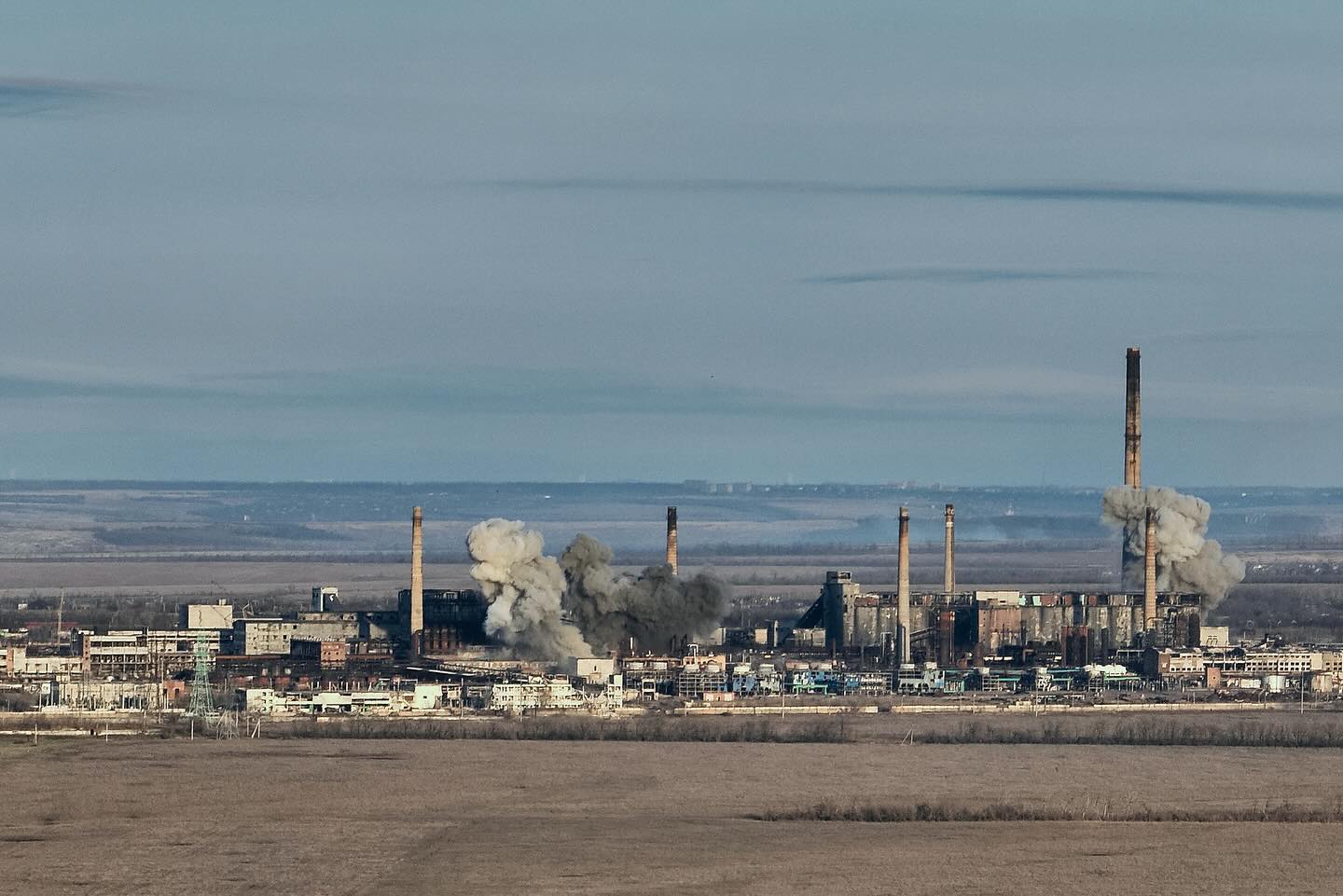 &quot;На наших очах місто зрівняли з землею&quot;. Фотографи показали, як зараз виглядає Авдіївка
