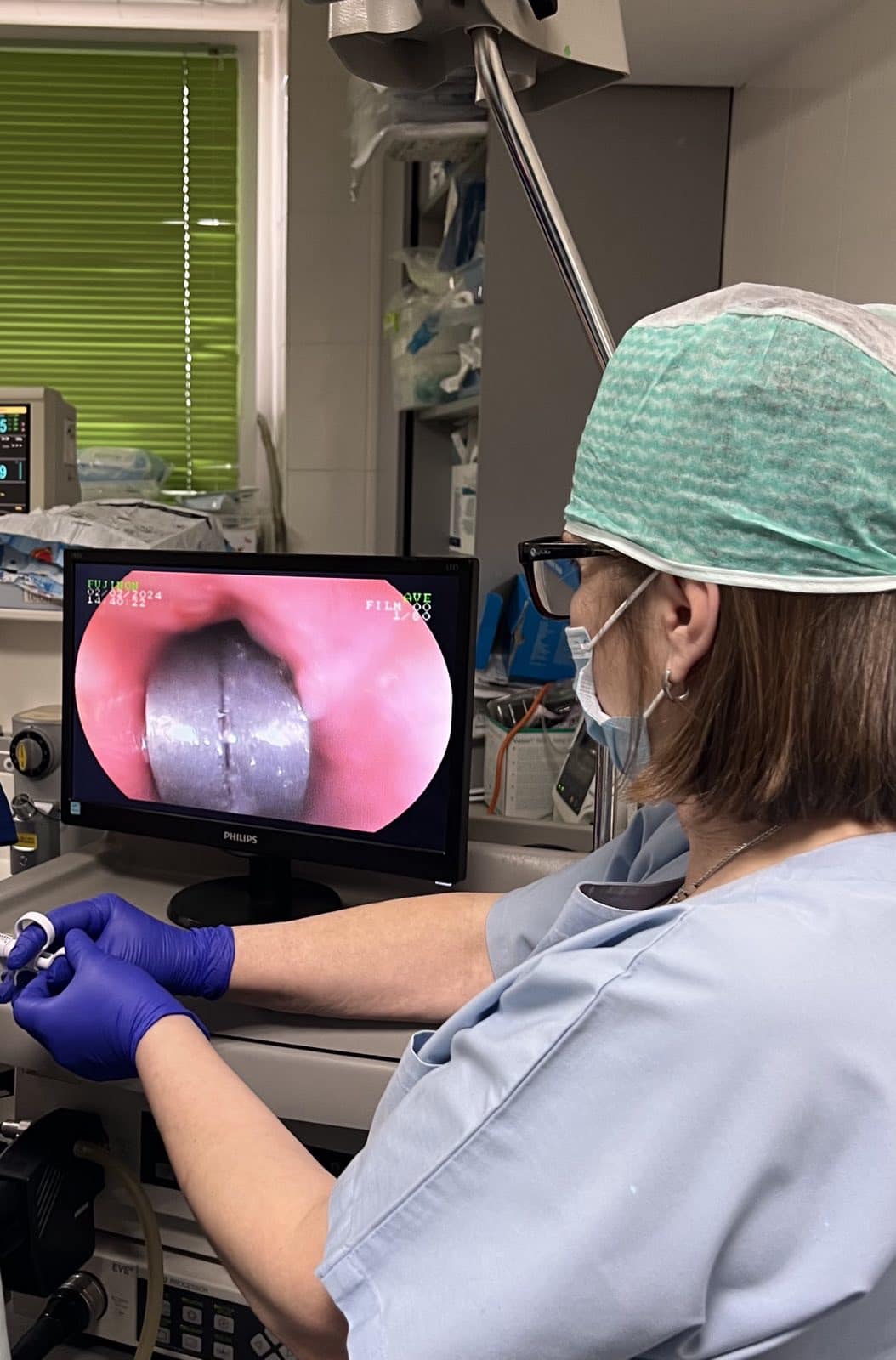 Під вагою шлунок опустився: у Львові дівчинка з'їла величезні магніти (фото)