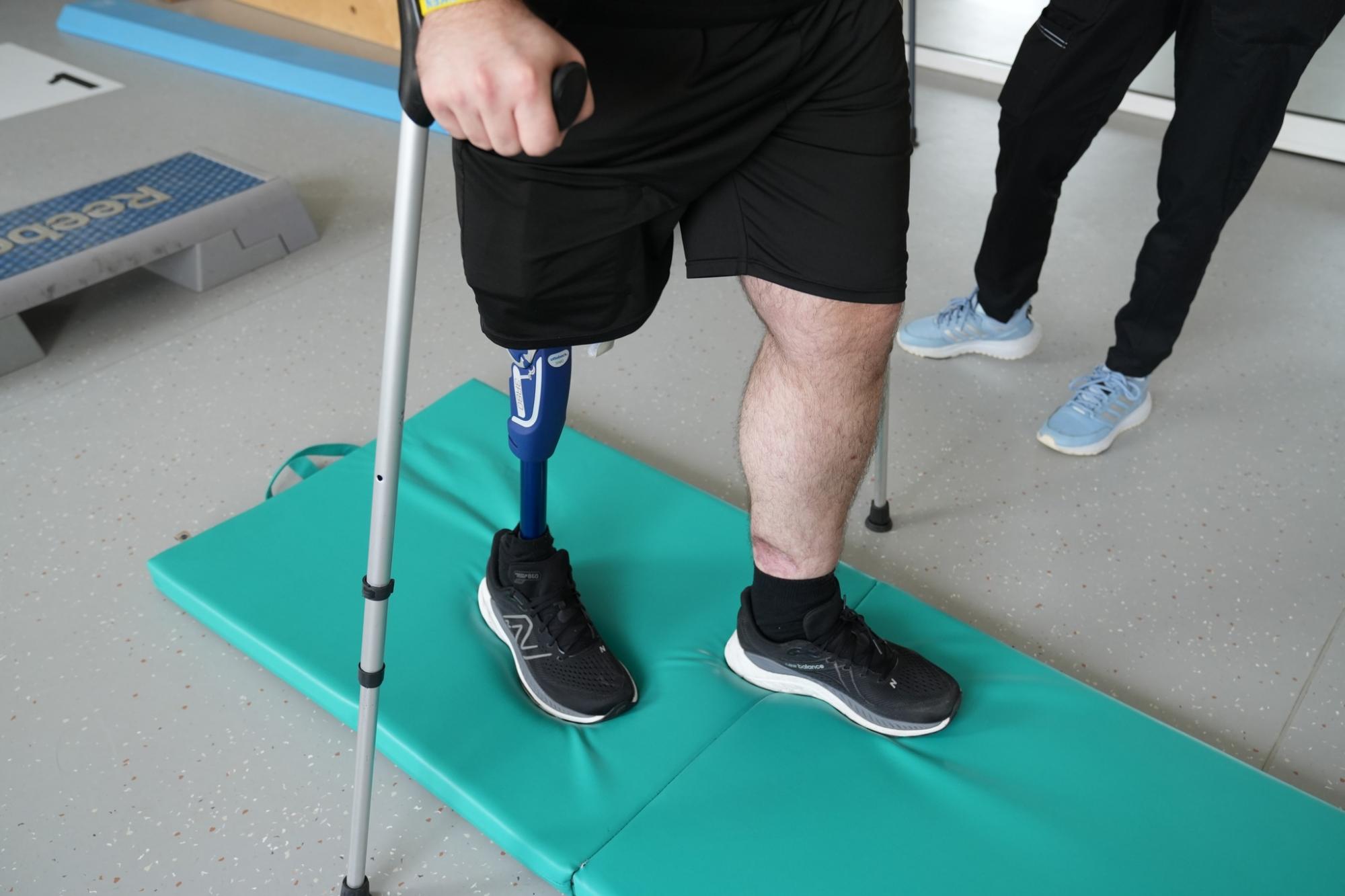 Треть жизни на войне. История защитника, даже после потери ноги планирует вернуться на фронт