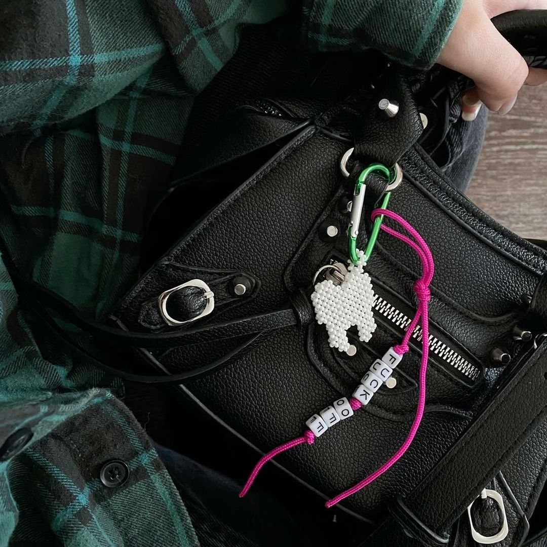 Стилистка рассказала о новом тренде с сумками 2024 года и показала фото с примерами