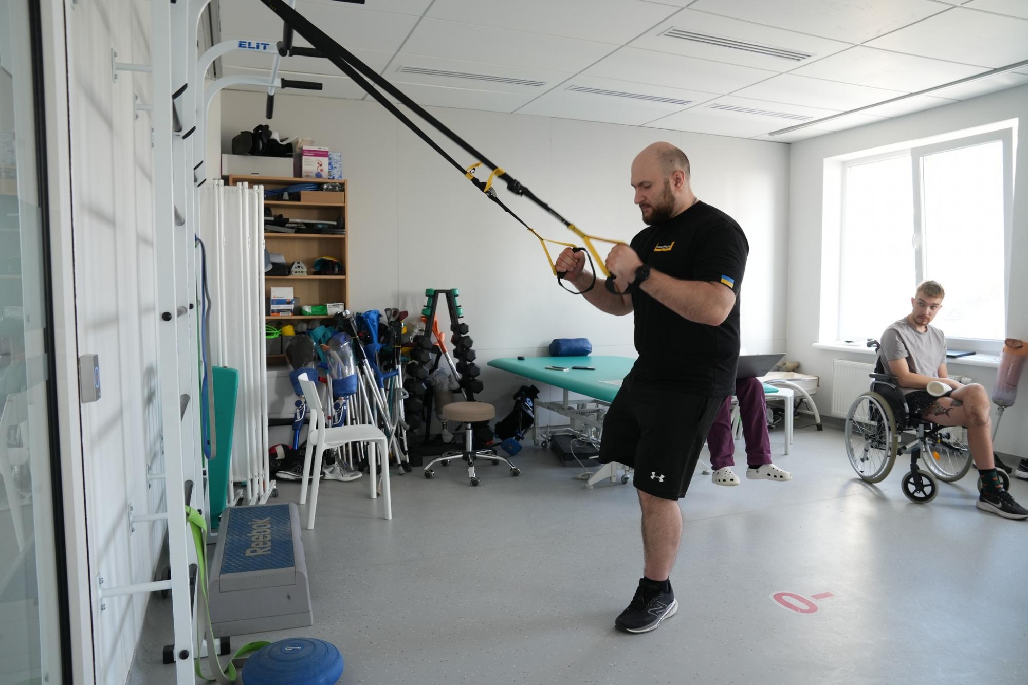 Треть жизни на войне. История защитника, даже после потери ноги планирует вернуться на фронт