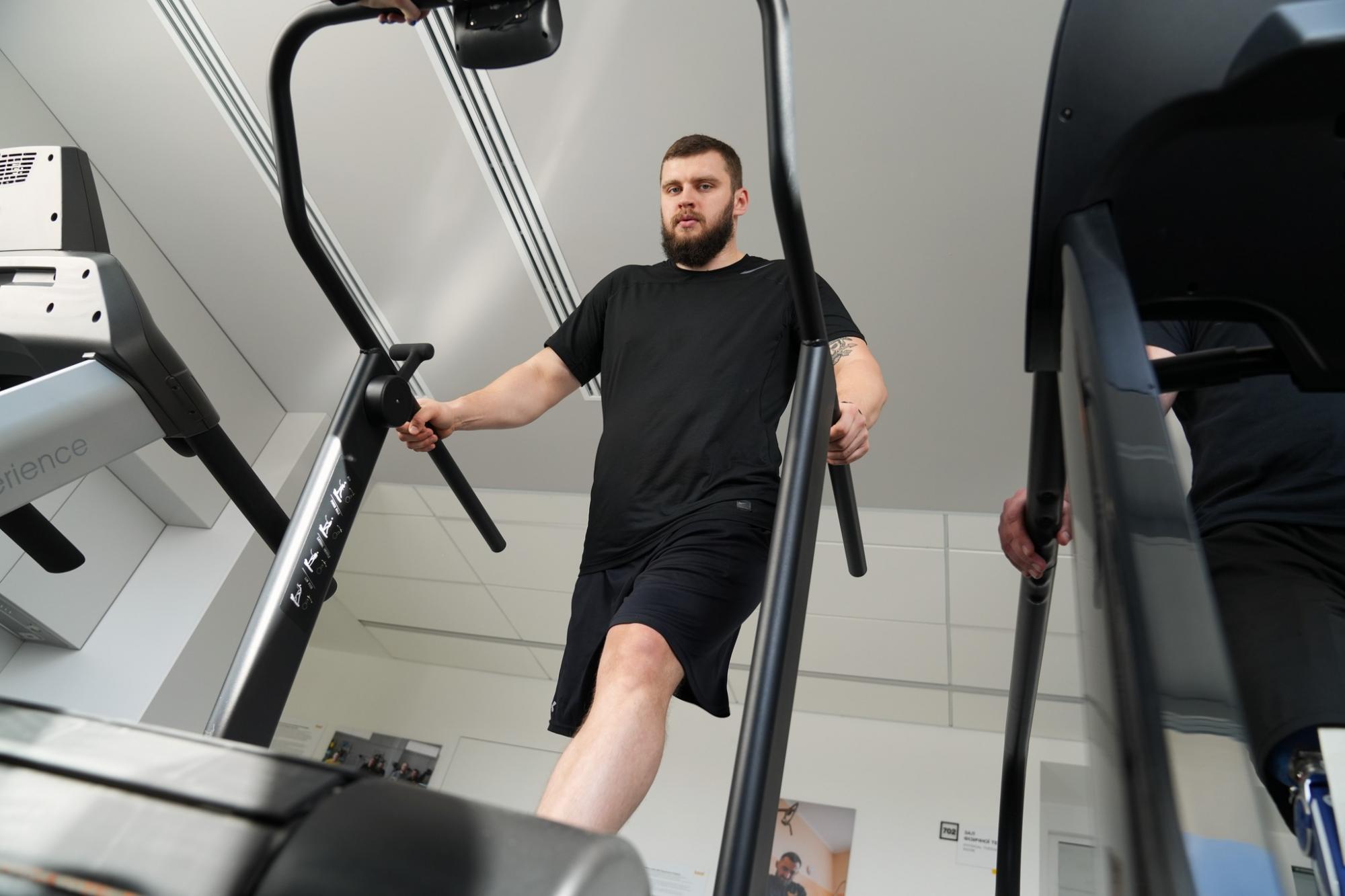 Сможет бегать на протезе. Львовские медики осуществили мечту раненого воина