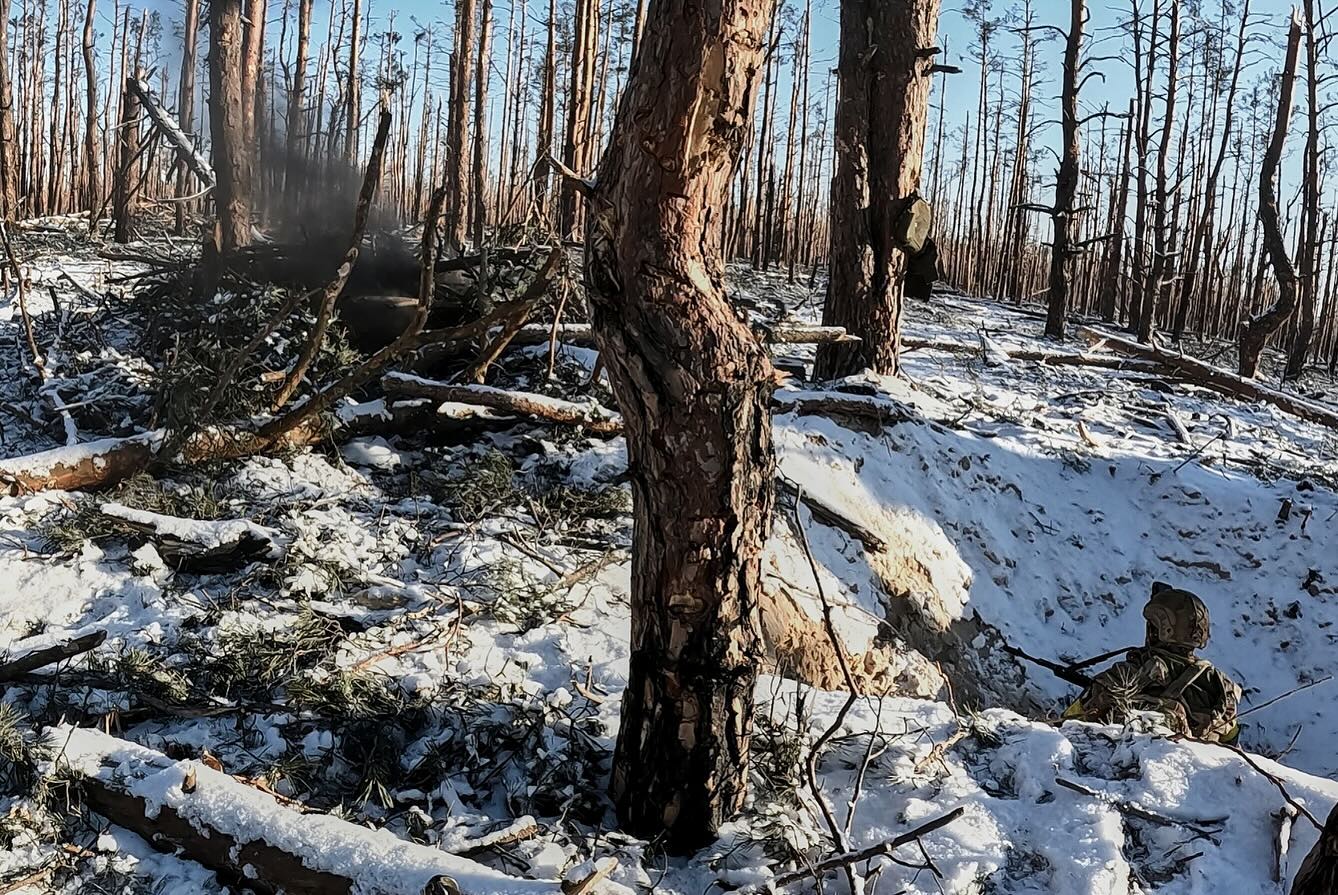 Фотографы показали, как наши воины штурмуют позиции россиян под Купянском: впечатляющие кадры