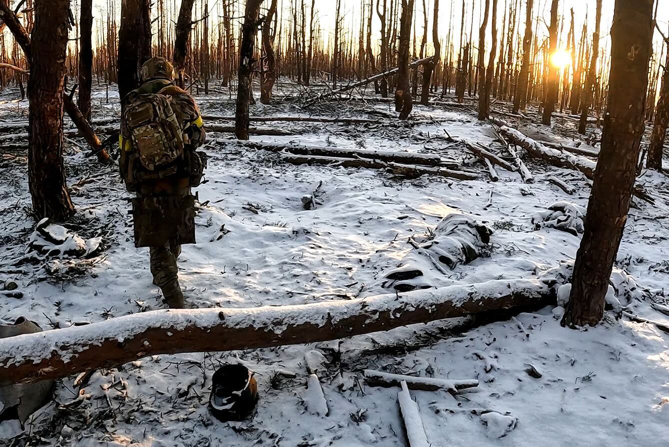 Фотографы показали, как наши воины штурмуют позиции россиян под Купянском: впечатляющие кадры