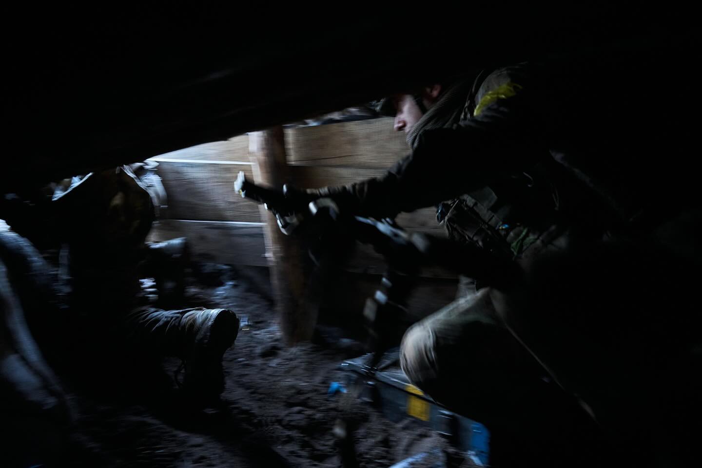 Фотографы показали, как наши воины штурмуют позиции россиян под Купянском: впечатляющие кадры