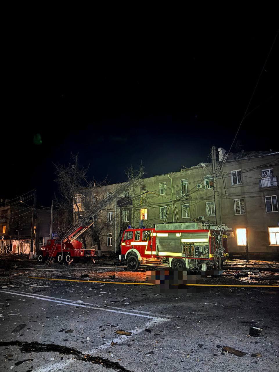 Палали будинки, серед жертв - рятувальники. Які наслідки нальоту "Шахедів" на Харків