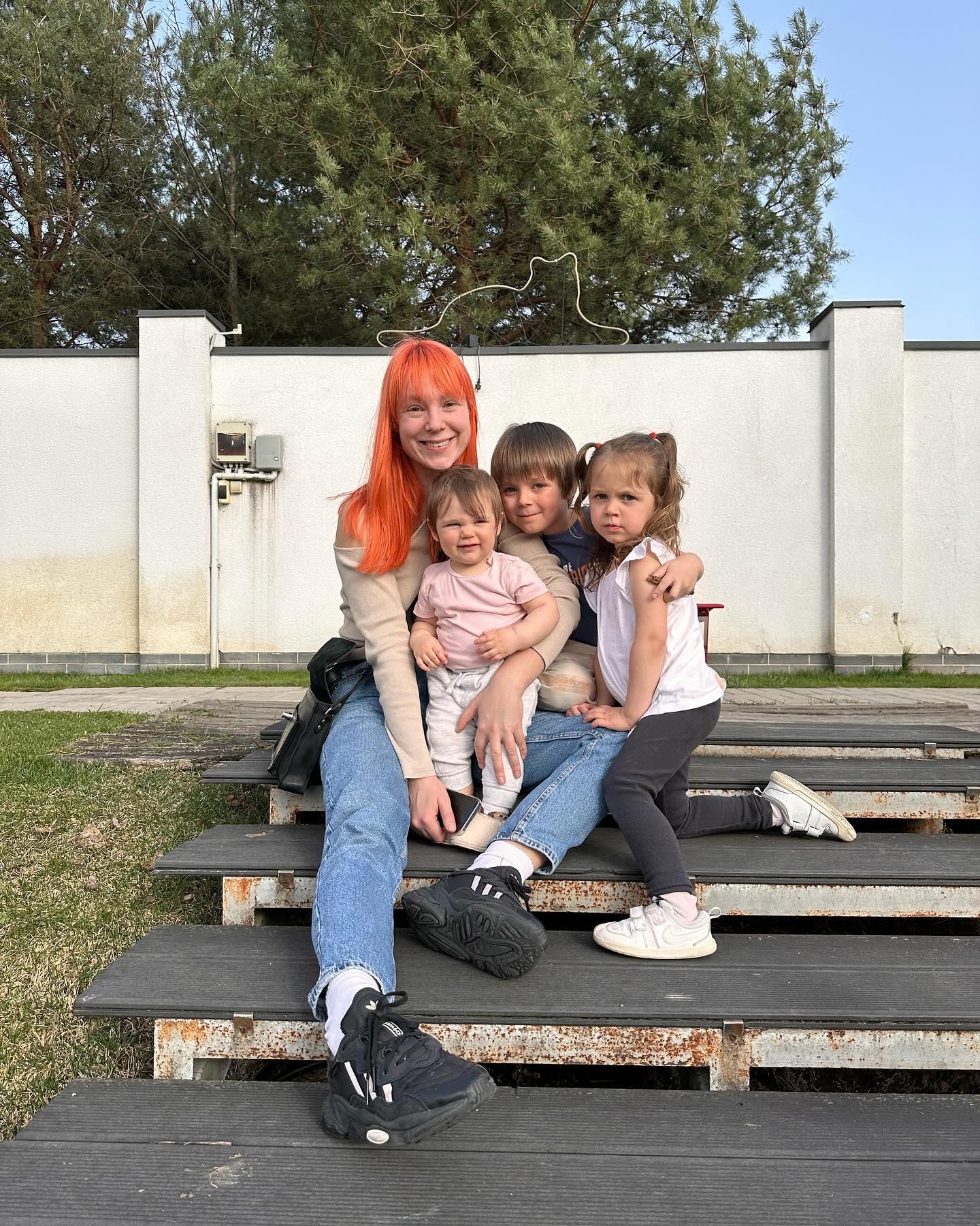 "Спасают любовь и объятия". Тарабарова умилила фото со своими детьми