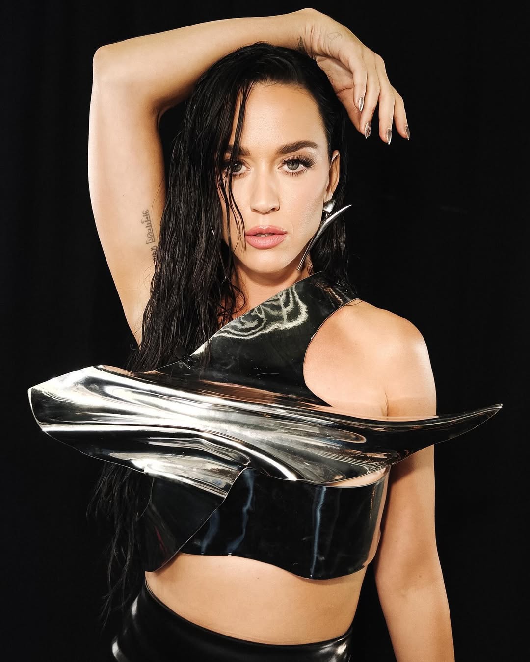 Кэти Перри летит в космос: когда состоится ее историческое путешествие и сколько это стоит?