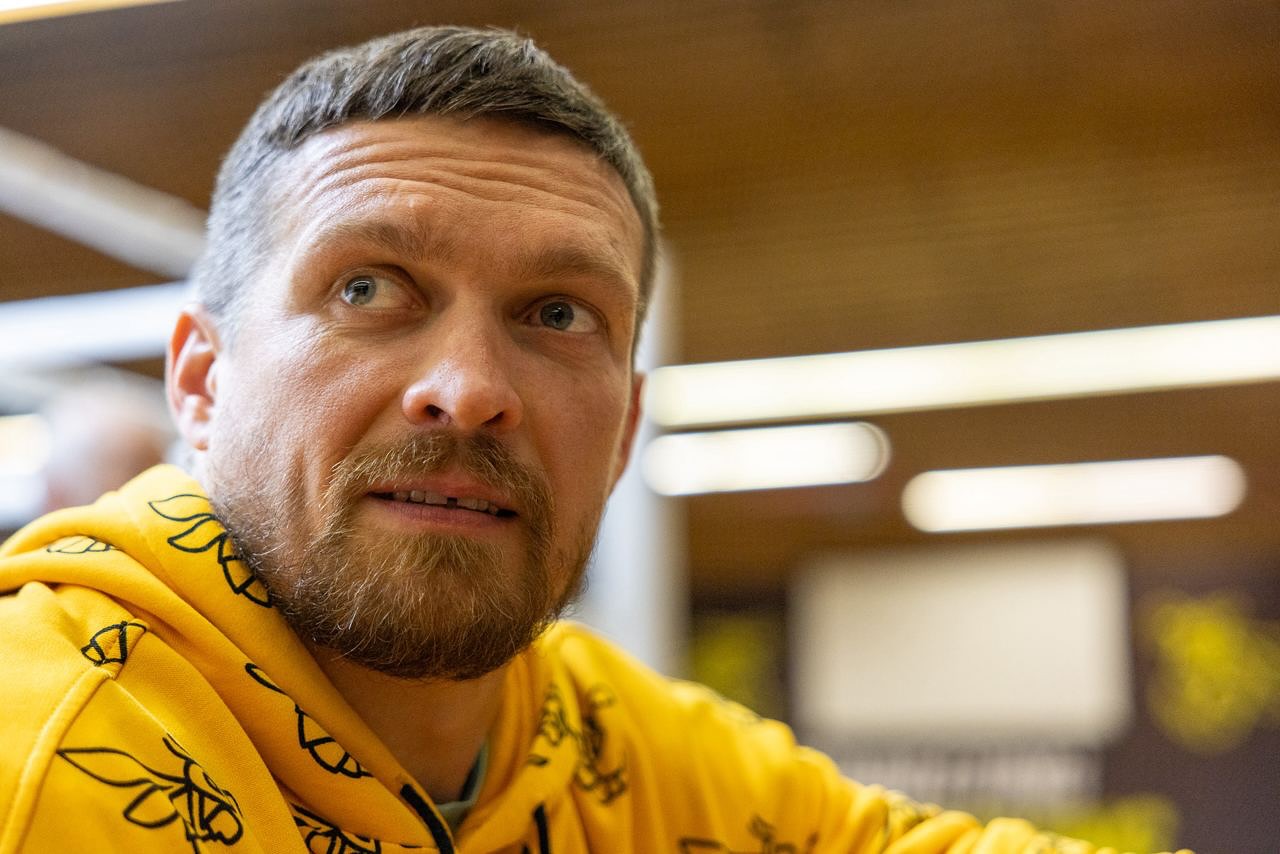 Усик – Ф'юрі: де дивитися бій, прогноз і розклад вечора боксу