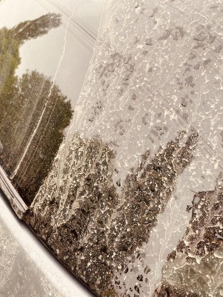 В Україні випав оранжевий дощ: фото та відео "рудих" опадів