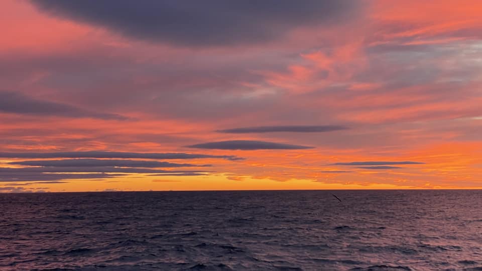 Полярники вразили кадрами заходу сонця на Атлантичному морі: унікальні фото