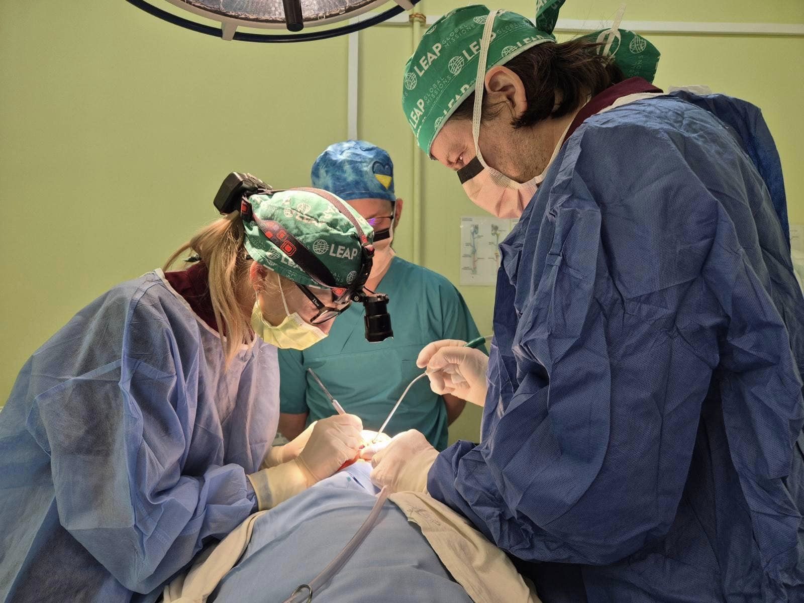 Называли кривоносым: во Львове хирурги из США сделали операцию сироте, которую он ждал всю жизнь