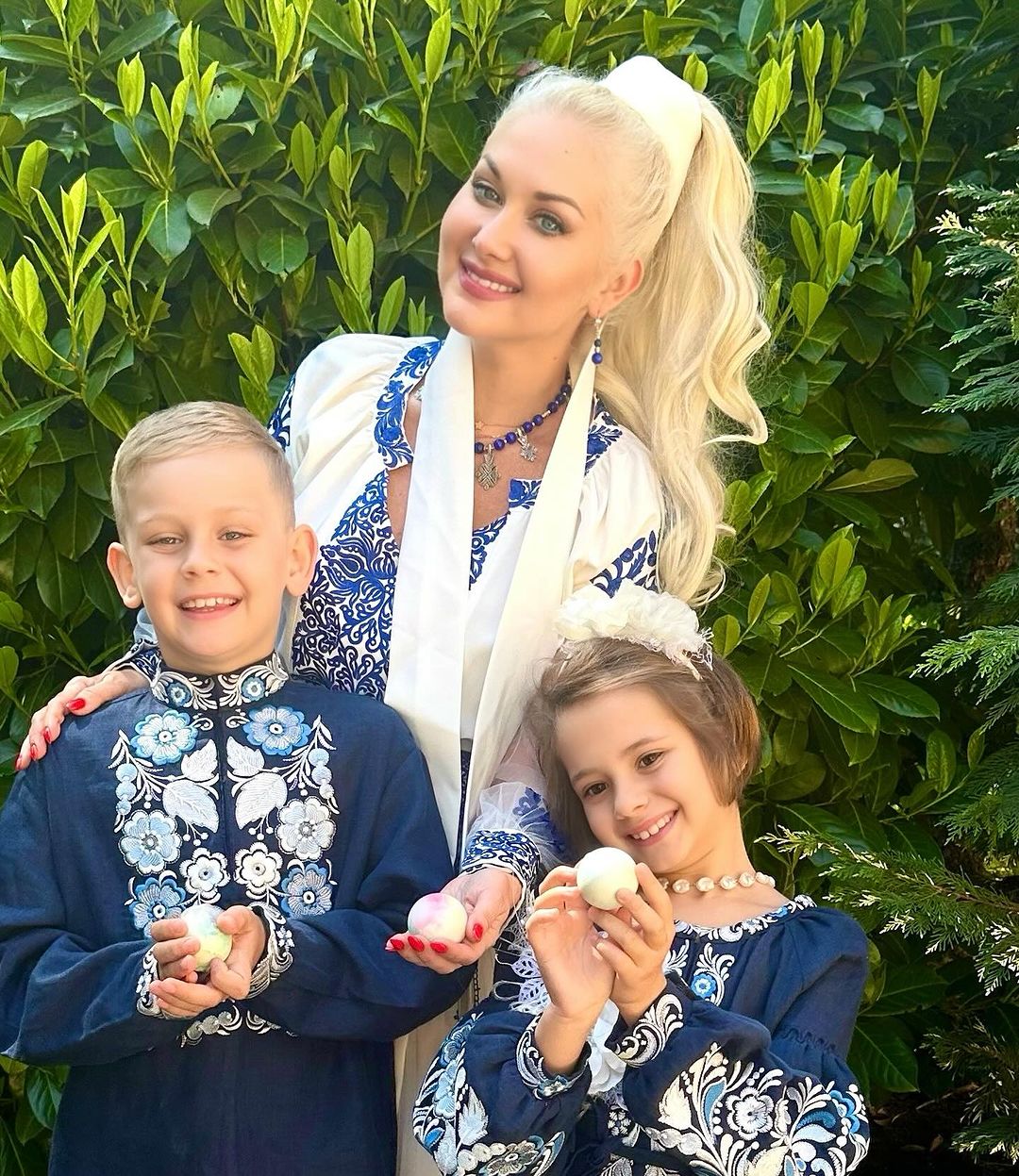 Как сейчас выглядит певица Екатерина Бужинская, которой недавно исполнилось 45 лет (фото)