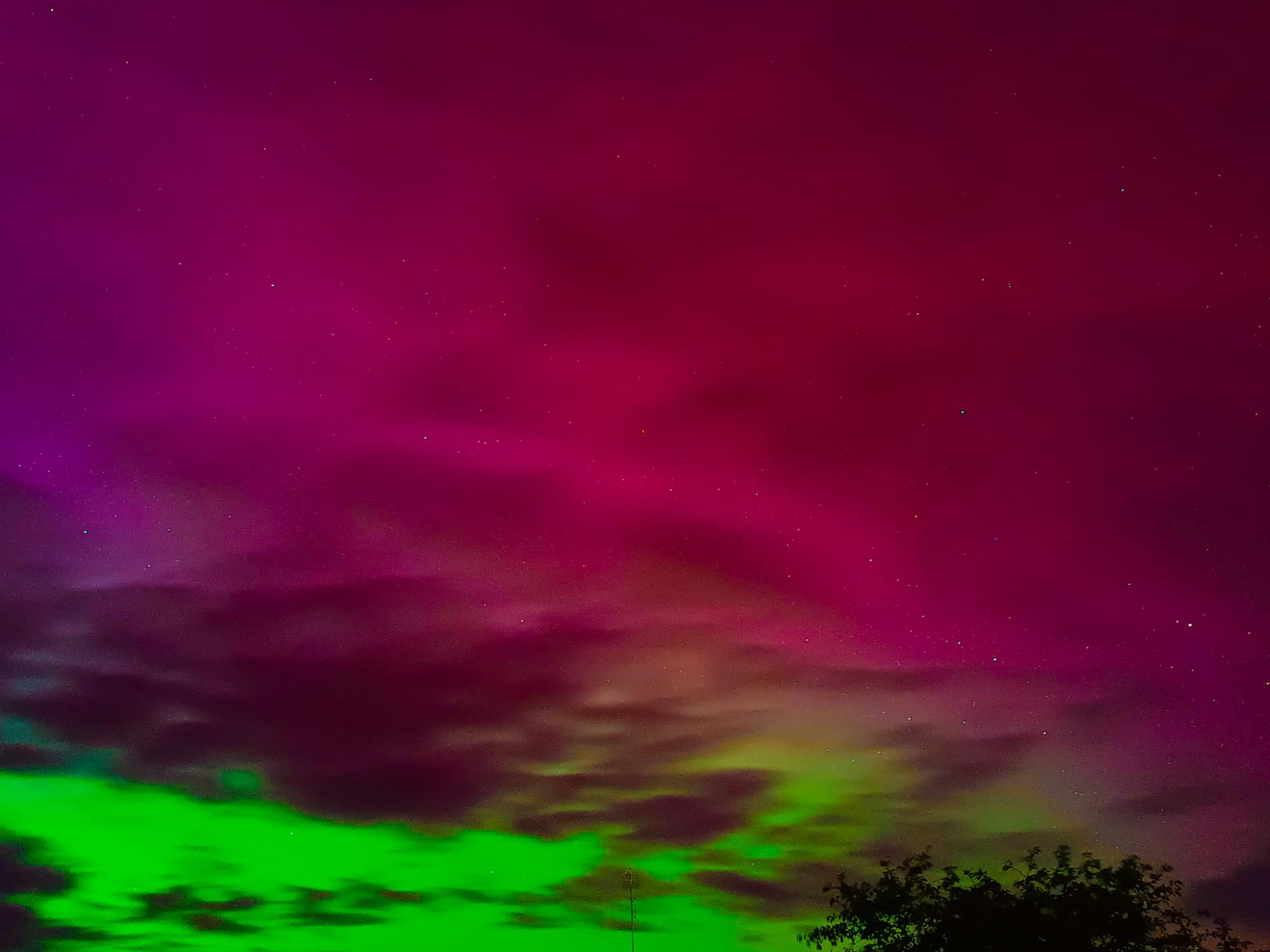 Над Украиной появилось северное сияние: невероятные фото