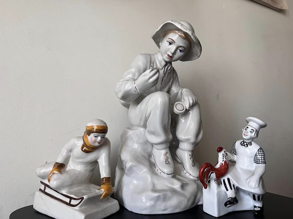 6 цінних порцелянових статуеток намагались незаконно відправити з України: фото