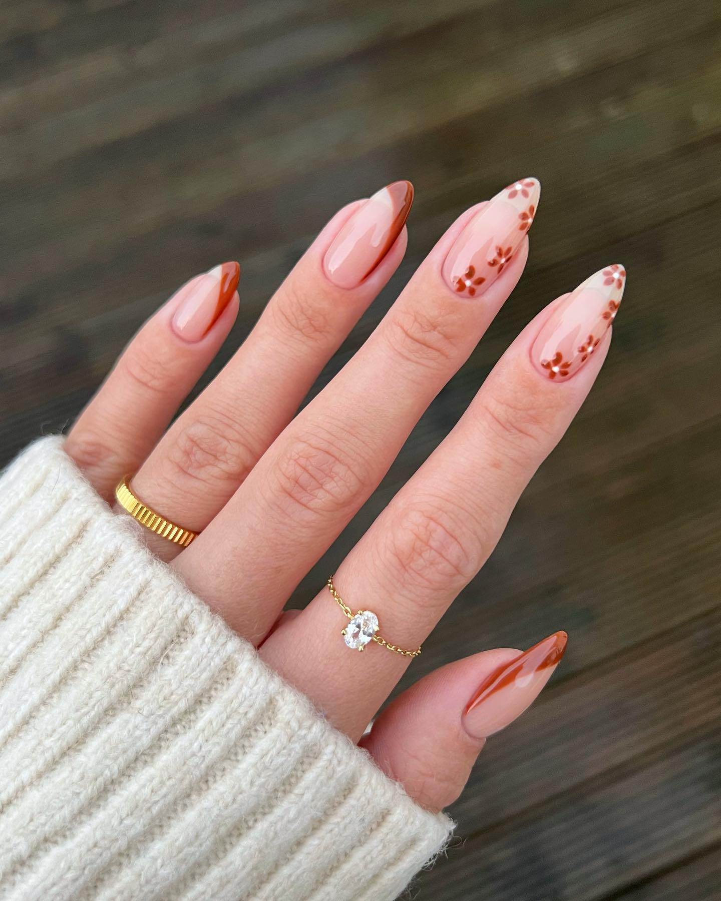 Трендовый маникюр на осень: 7 идей стильного &quot;френча&quot; с яркими кончиками