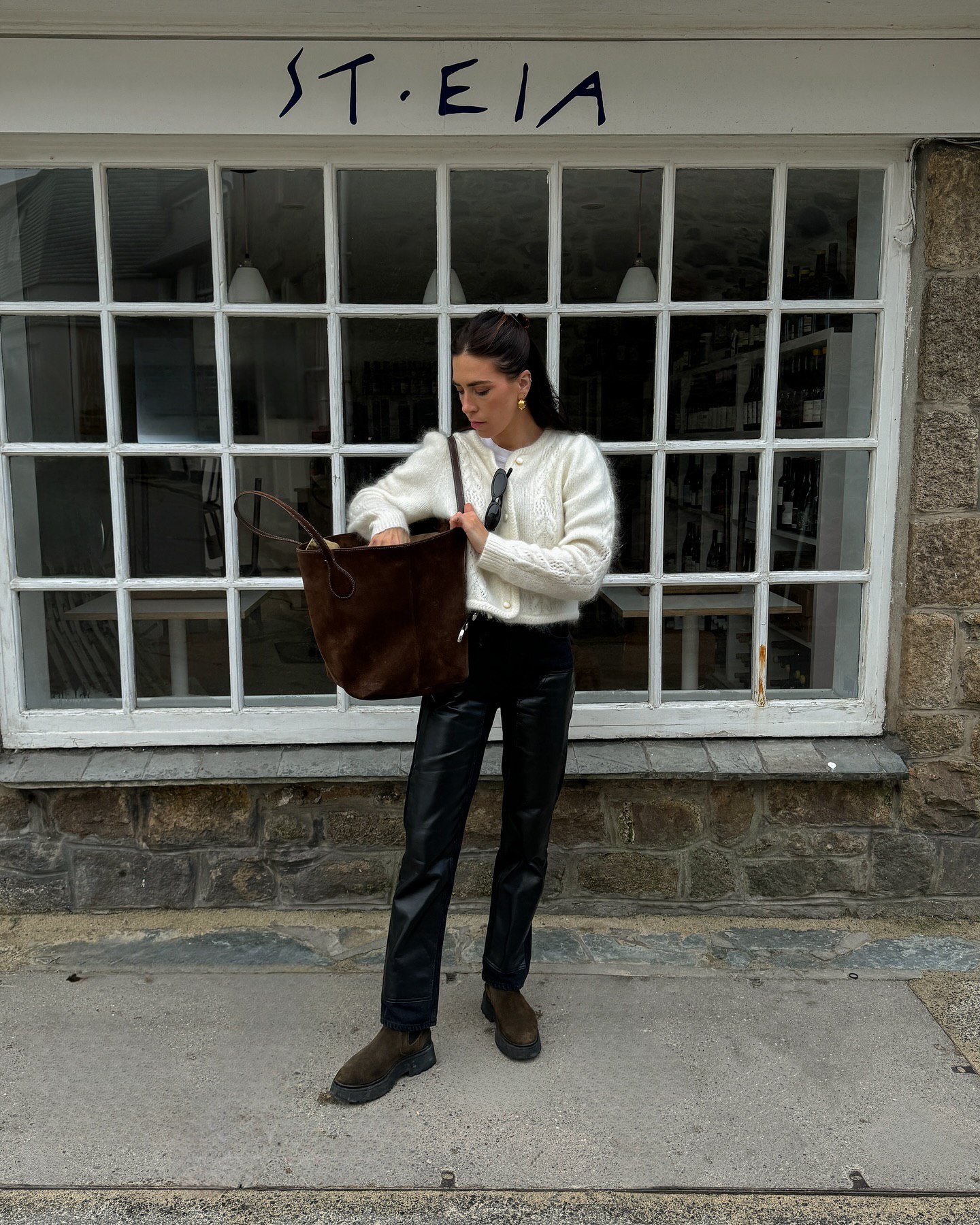 Что такое капсульный гардероб и какие вещи должны быть в нем зимой 2024 года: фото