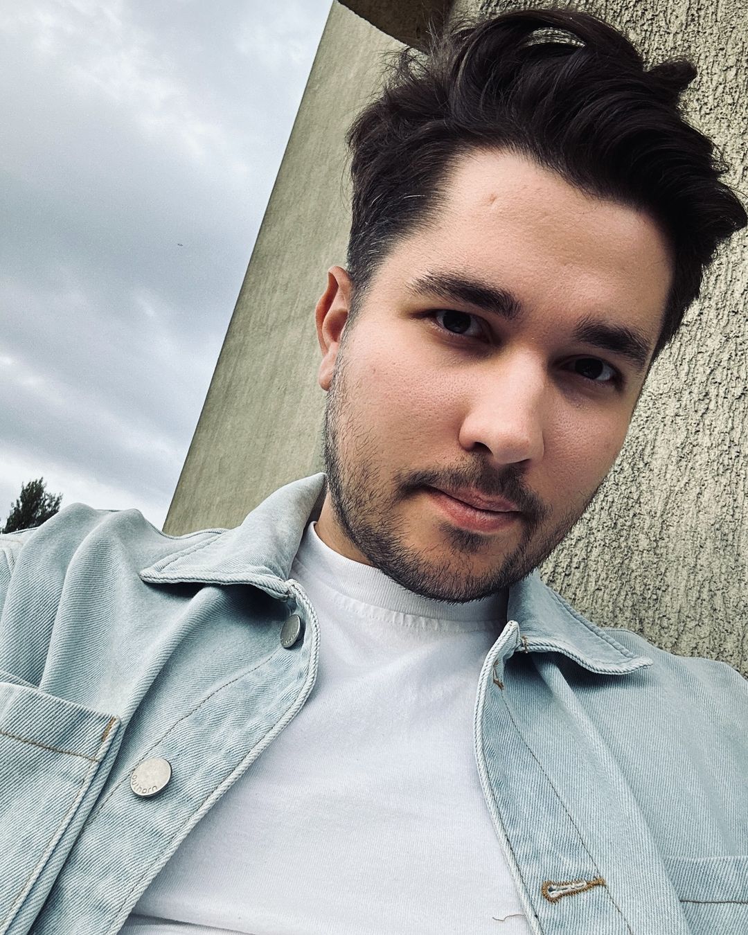 О войне и не вспоминает: куда исчез участник &quot;Фабрик звезд-3&quot; Артем Мех