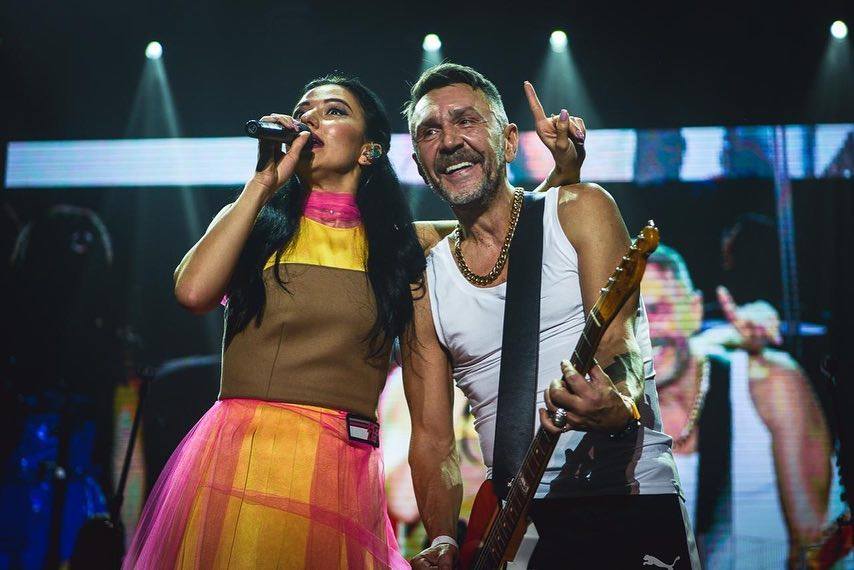 Шнуров приїхав в &quot;ЛНР&quot; і сфотографувався з &quot;кухарем Путіна&quot;: навіщо він це зробив