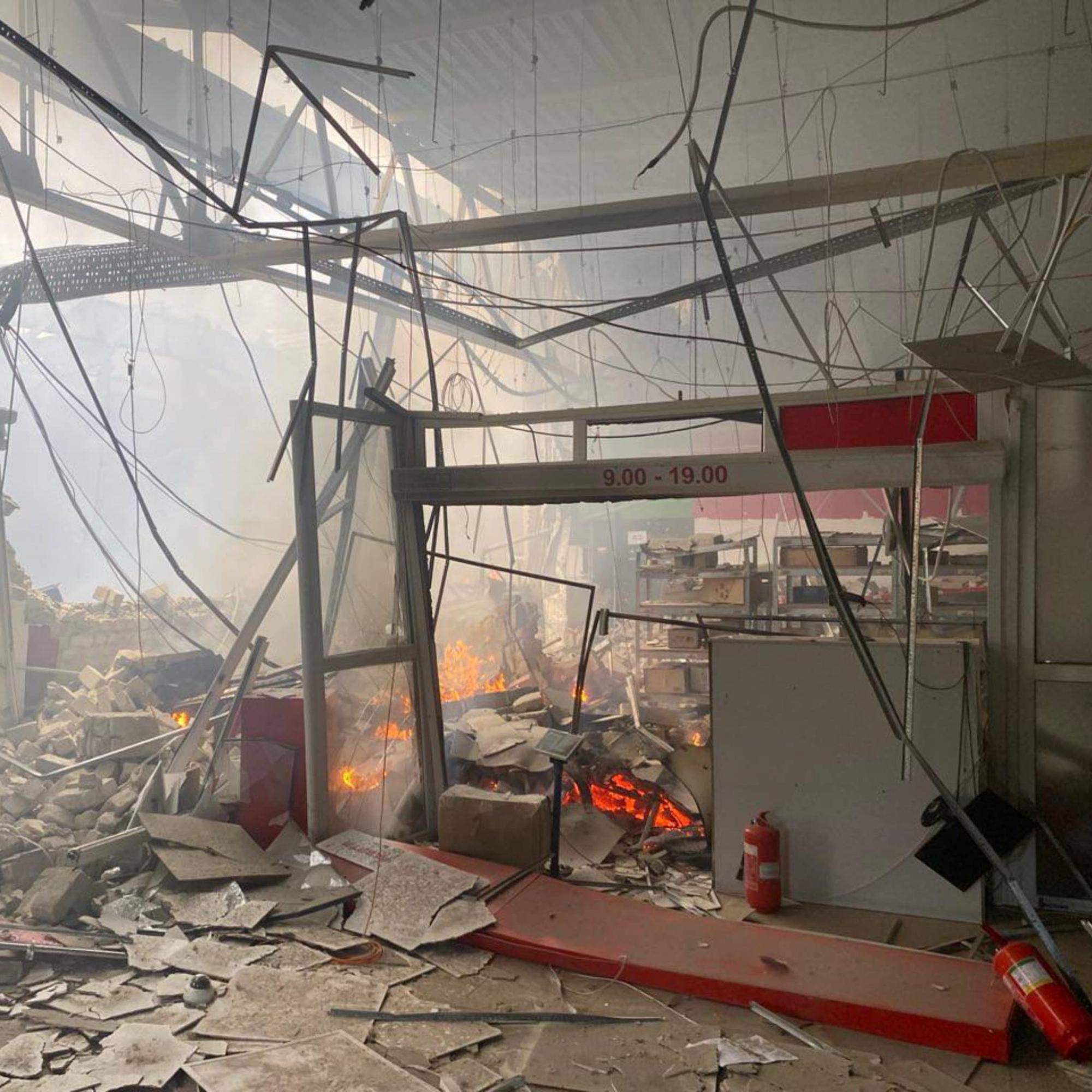 Россияне обстреляли супермаркет в Константиновке, есть погибшие и много раненых