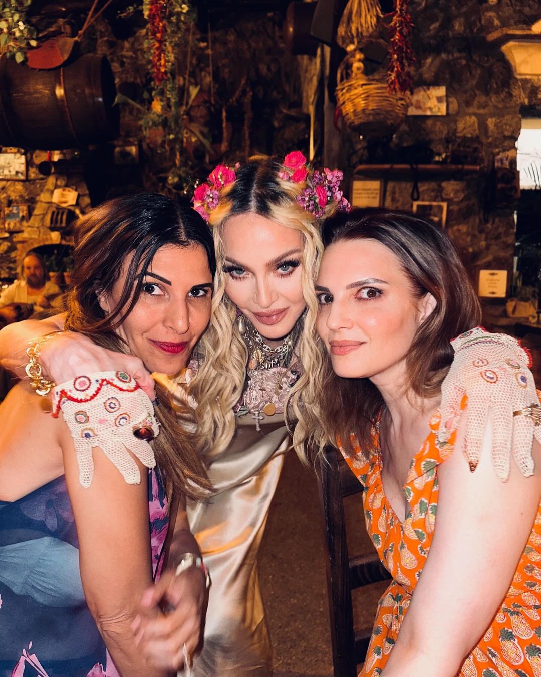 Мадонна гучно відсвяткувала 66-річчя в Італії: співачка показала рідкісне фото з усіма дітьми