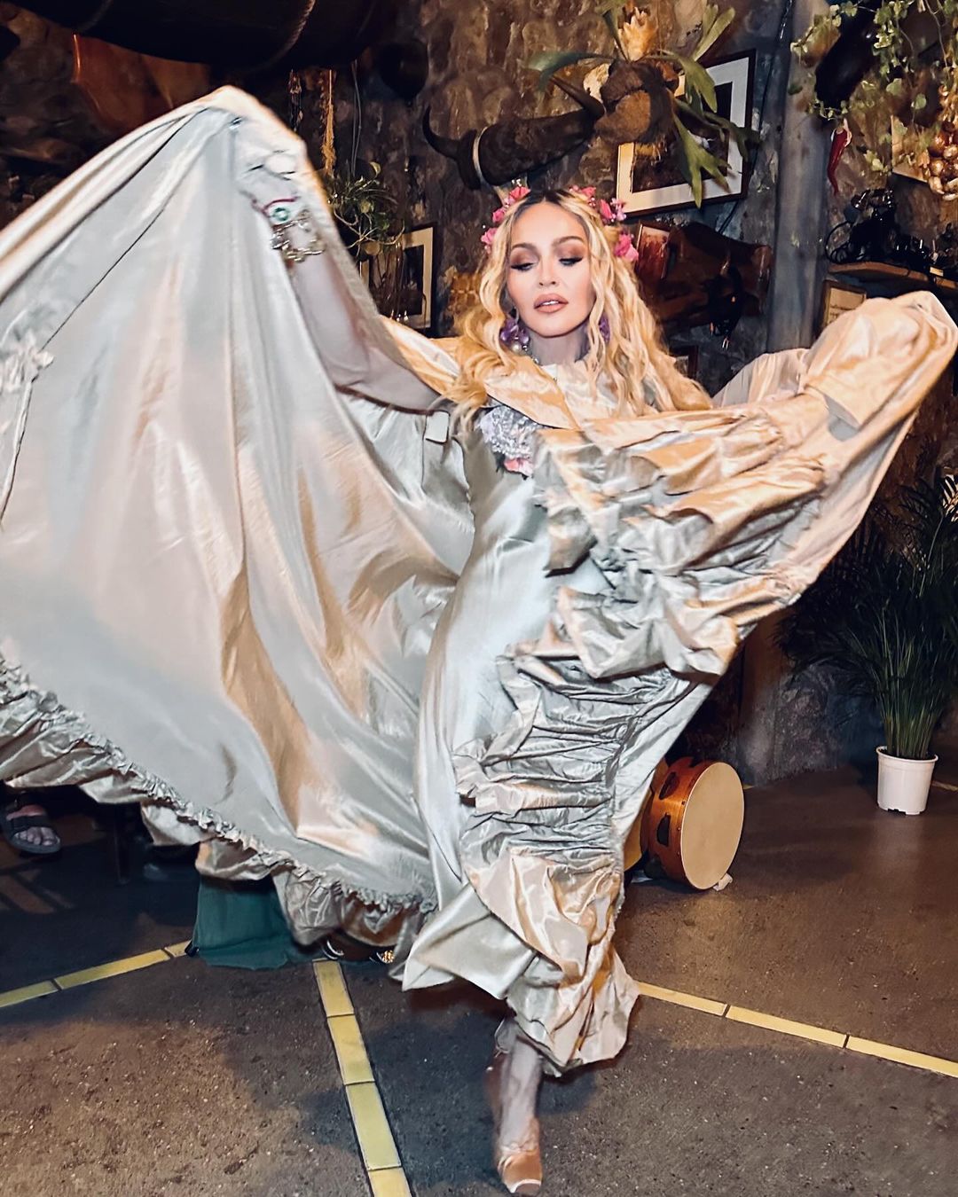 Мадонна гучно відсвяткувала 66-річчя в Італії: співачка показала рідкісне фото з усіма дітьми