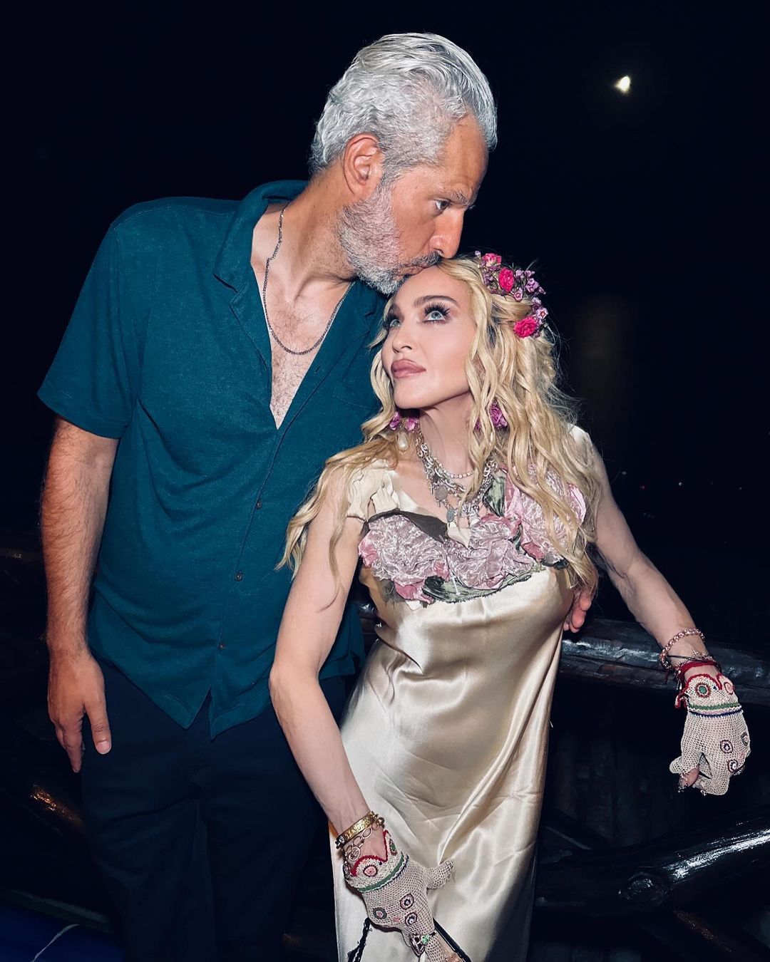 Мадонна гучно відсвяткувала 66-річчя в Італії: співачка показала рідкісне фото з усіма дітьми