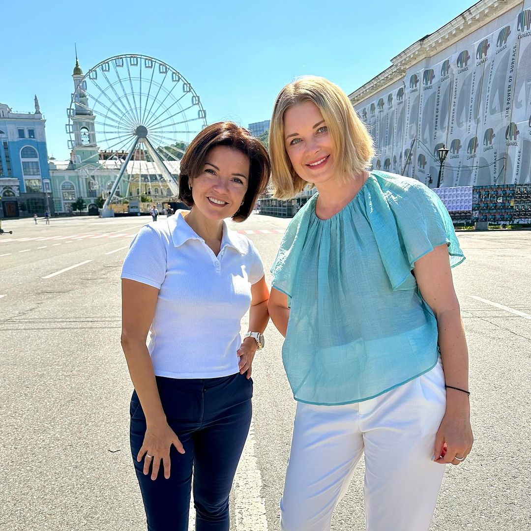 Известная ведущая впервые за долгое время вернулась в Украину: как она выглядит сейчас (фото)