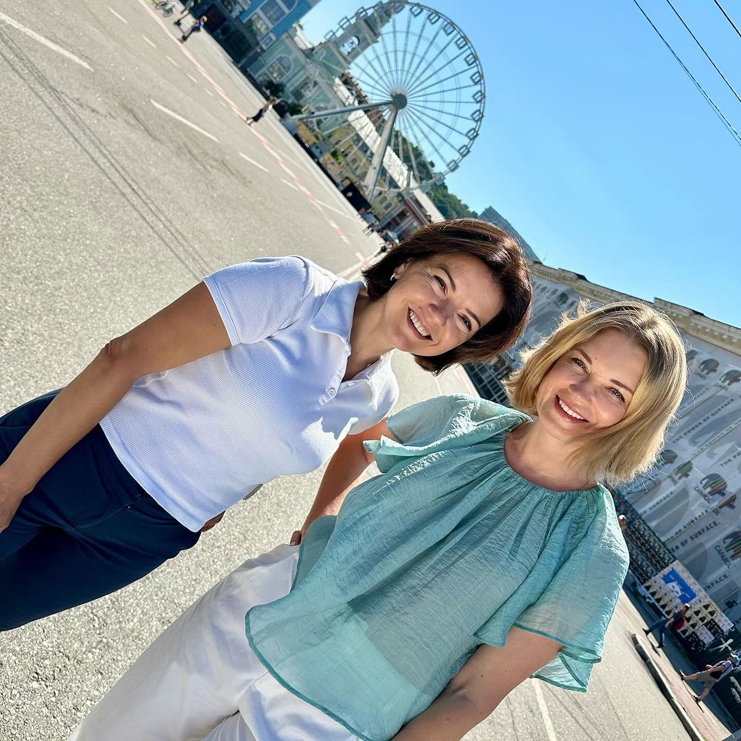 Известная ведущая впервые за долгое время вернулась в Украину: как она выглядит сейчас (фото)