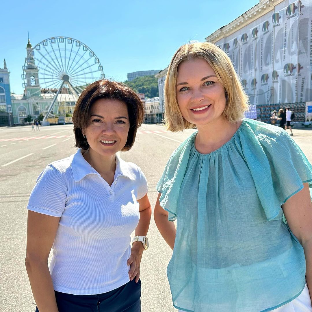 Известная ведущая впервые за долгое время вернулась в Украину: как она выглядит сейчас (фото)