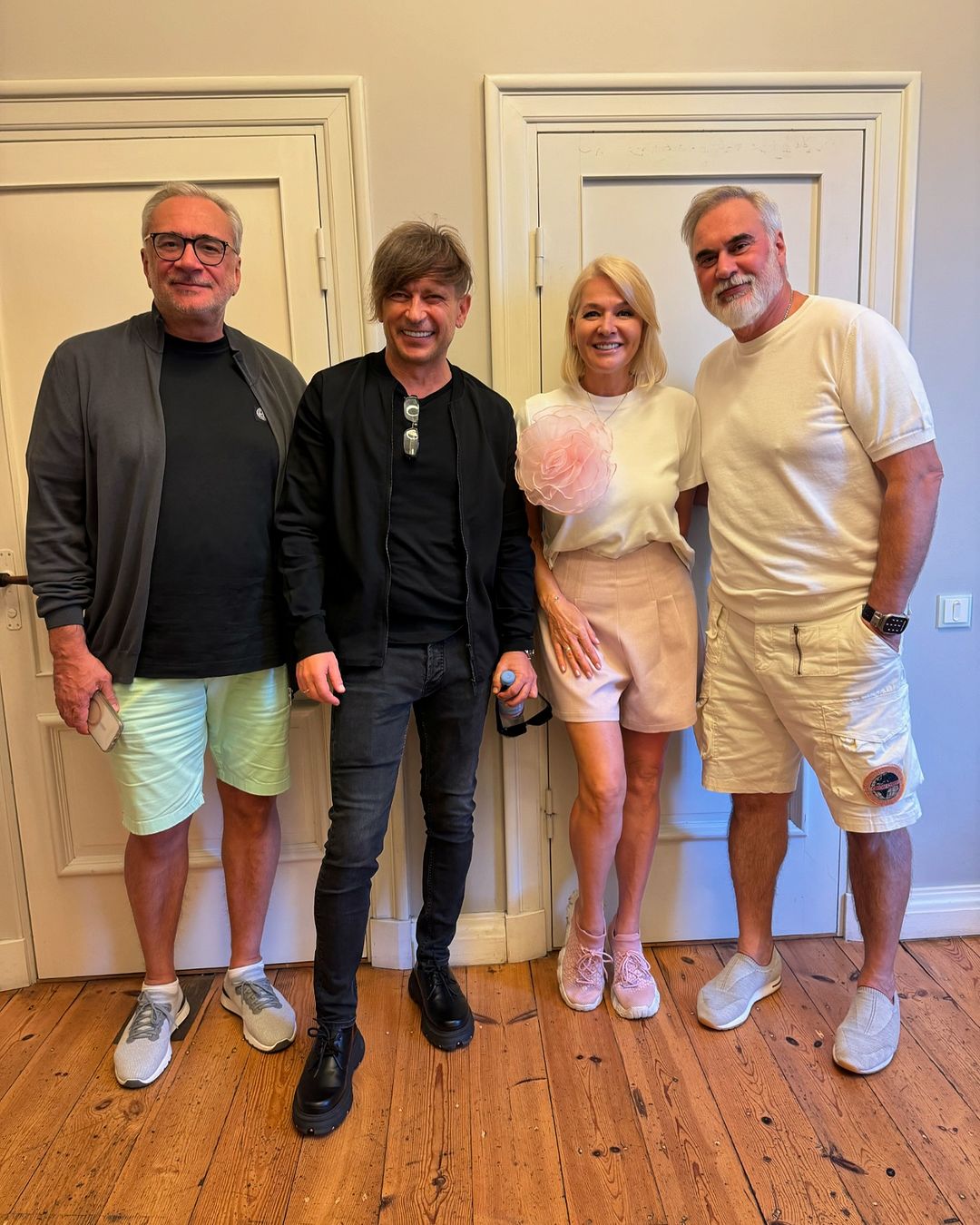 Засветились в компании российского исполнителя. Как сейчас выглядят братья Меладзе, которые молчат о войне