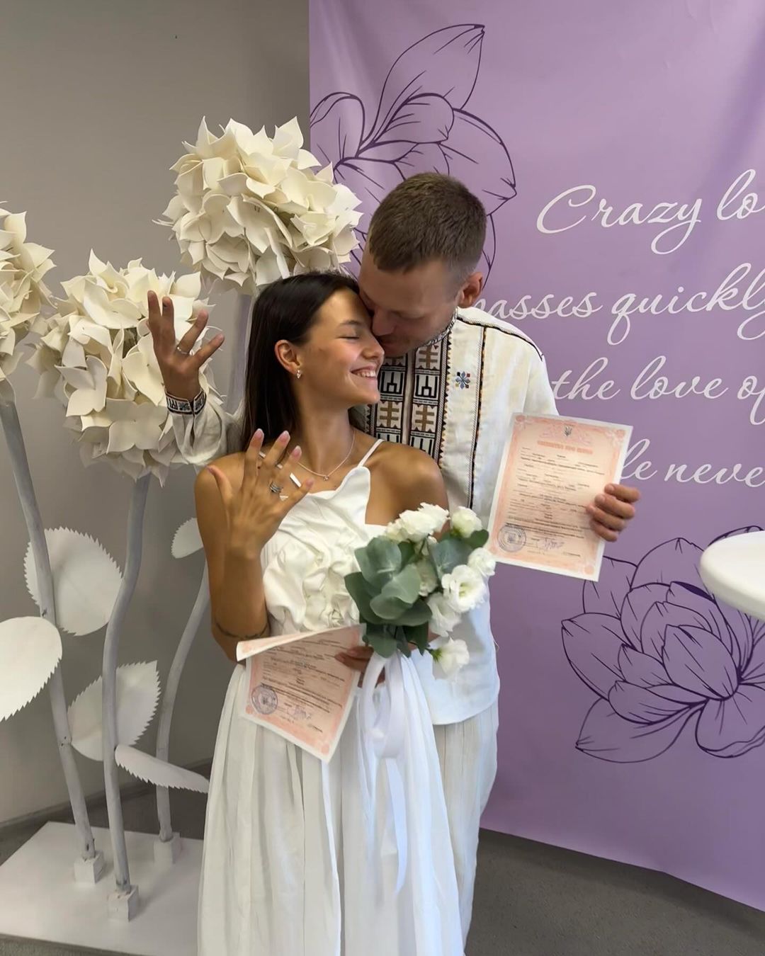 Зірка українських серіалів вийшла заміж. Романтичні фото молодят