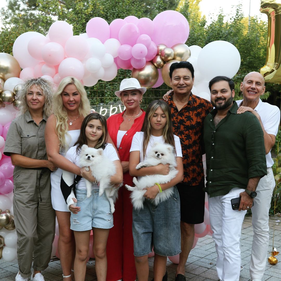 Після розлучення показалися разом. Камалія і Захур влаштували для доньок яскравий день народження (фото)