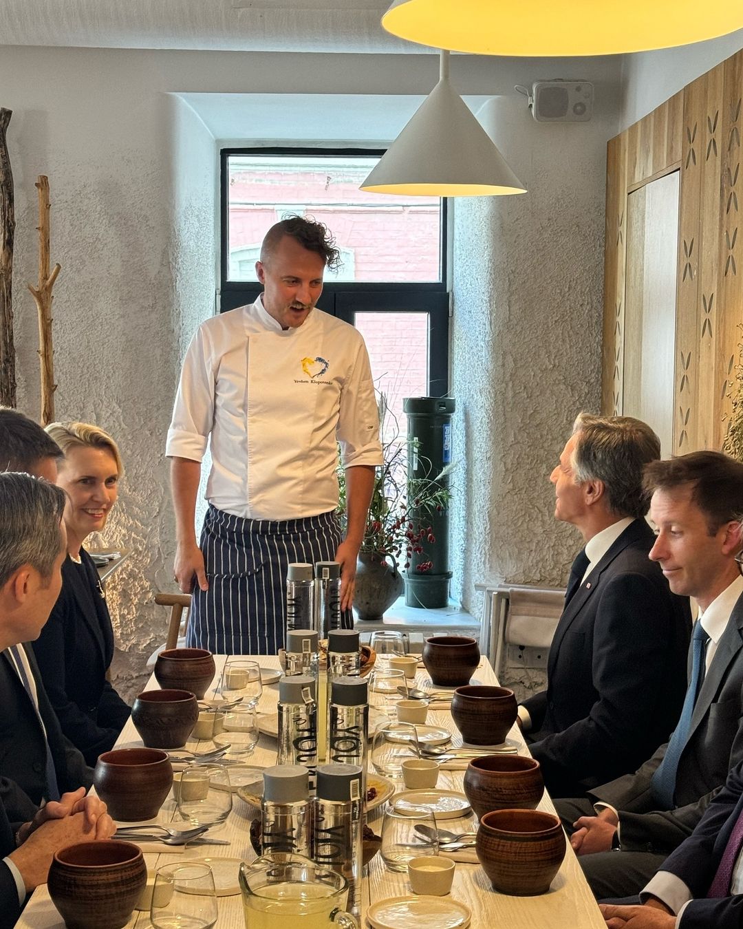 "Поел у нас": Клопотенко раскрыл детали встречи с Майклом Дугласом и поделился яркими фото