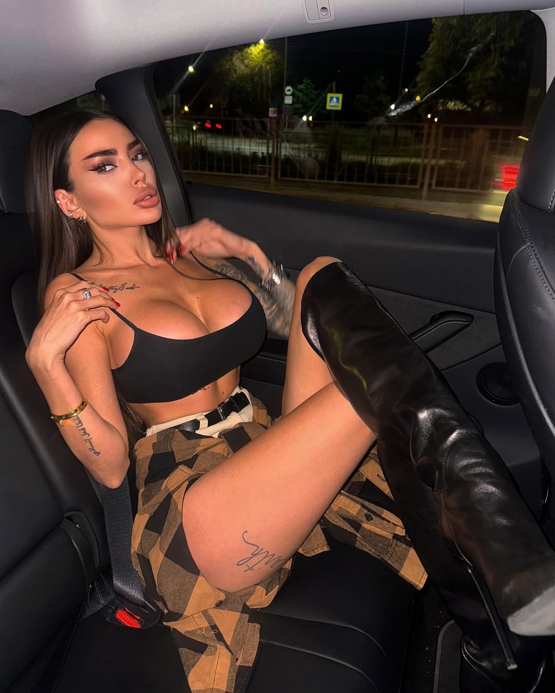 Депутат подарував &quot;українській Кардаш'ян&quot; годинник за 8 мільйонів