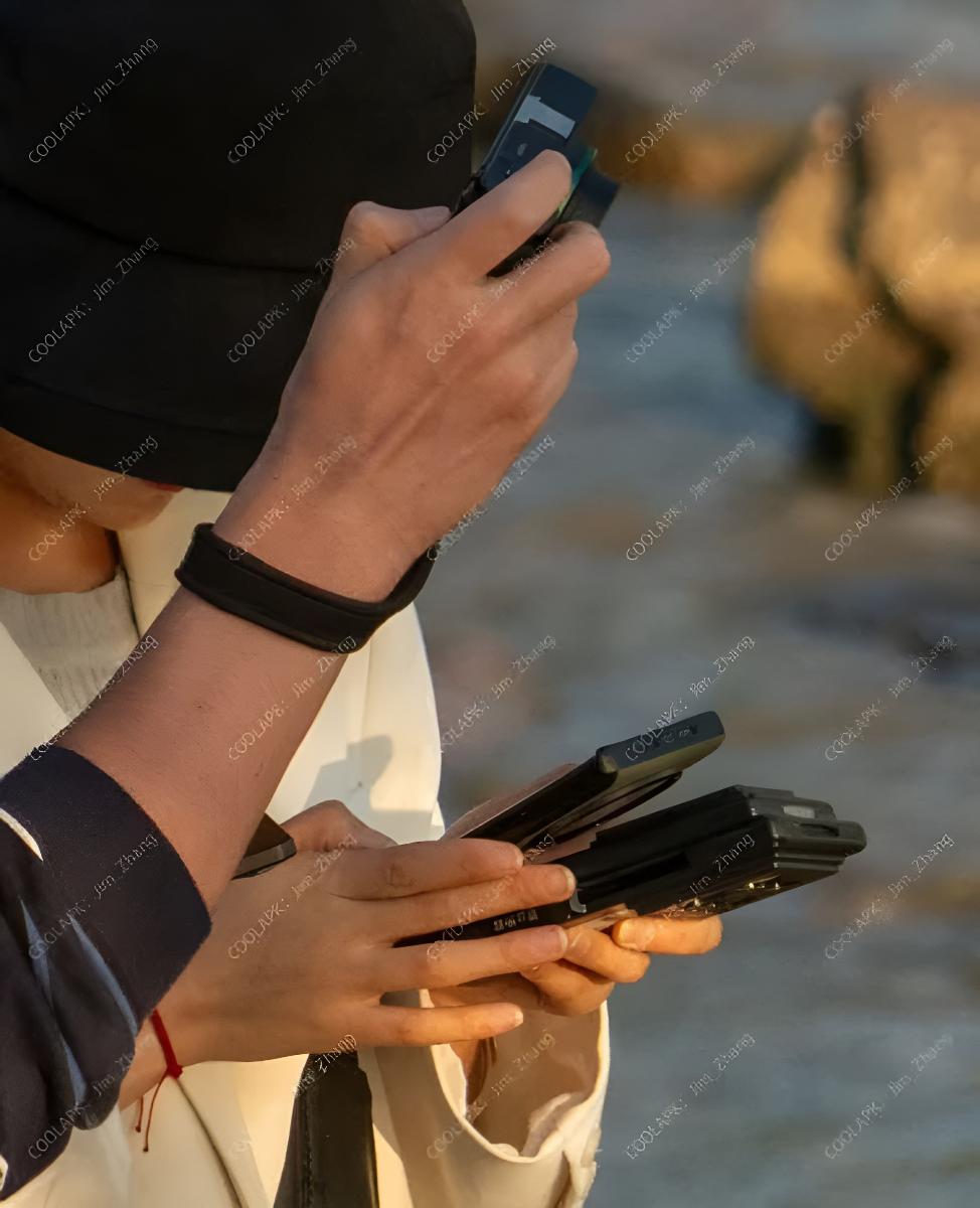 В сети появились первые живые фото Xiaomi 14 Ultra с камерой-монстром