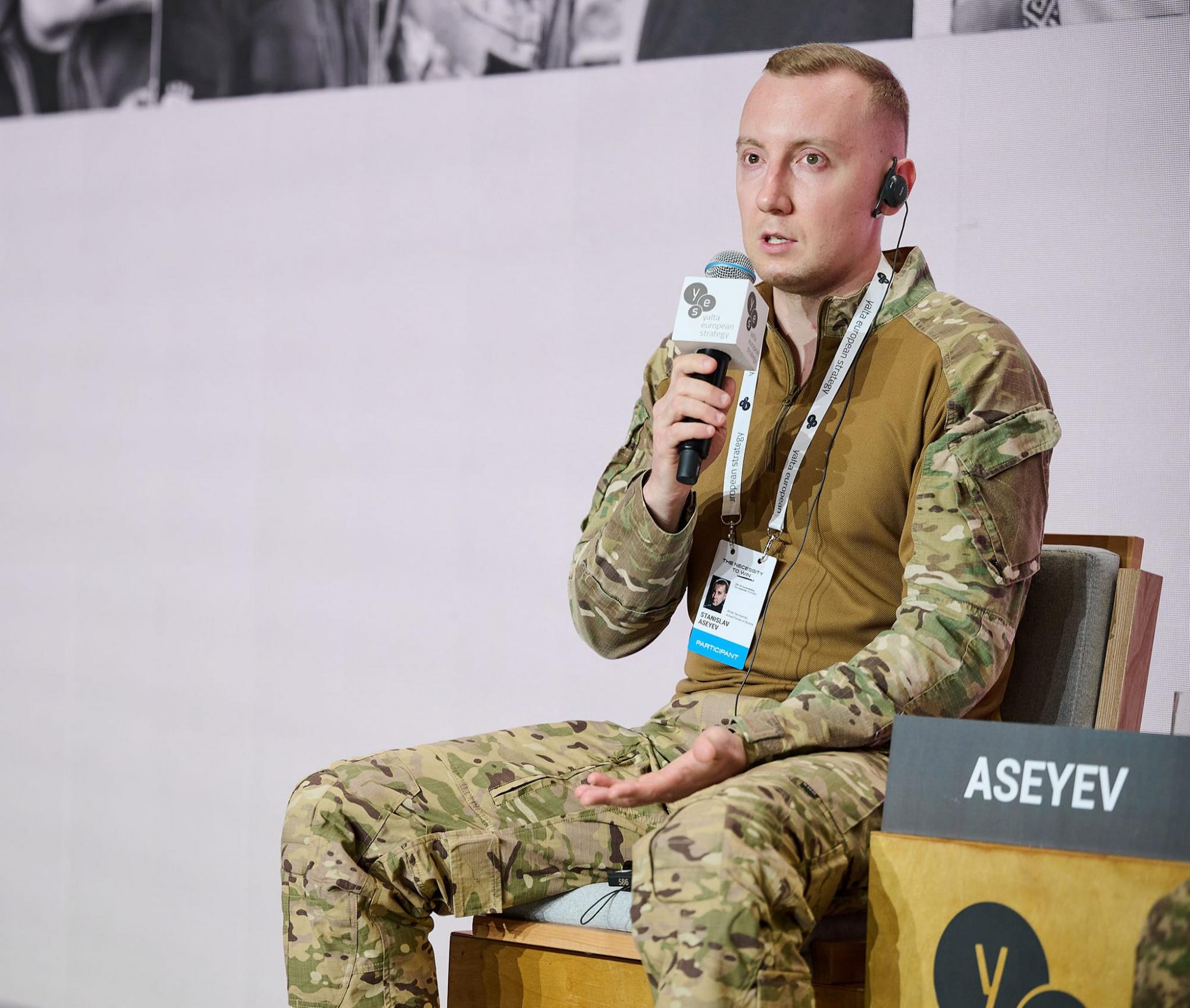 Известный писатель заявил об увольнении из ВСУ и назвал причину