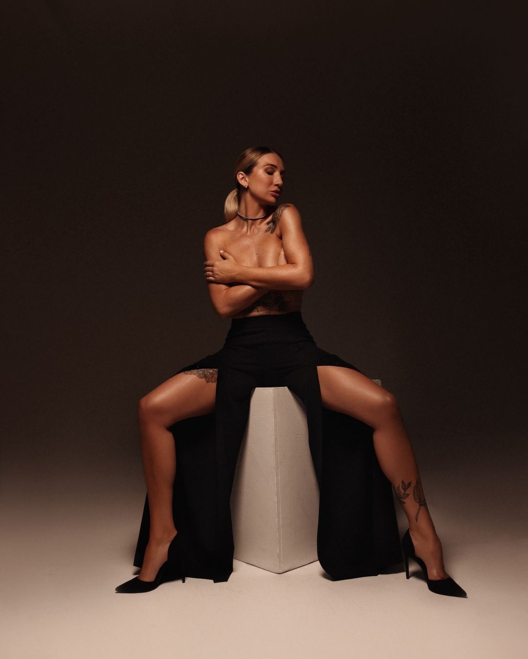 Беременная блогерша Пренткович поделилась смелыми фото: &quot;Горячая мама&quot;