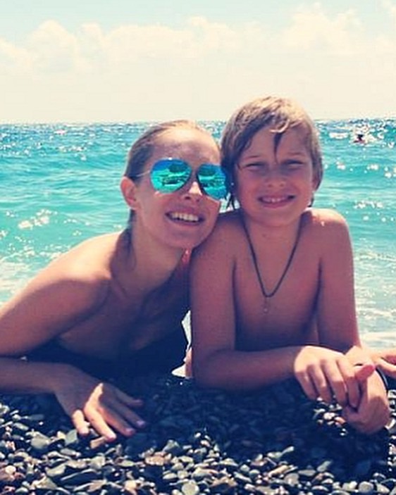 Осадча показалася з дорослим сином, який навчається за кордоном (фото)