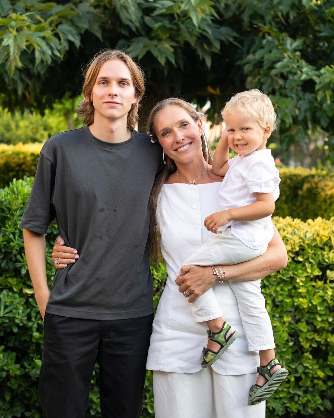 Катя Осадчая на редком фото показалась с 22-летним сыном