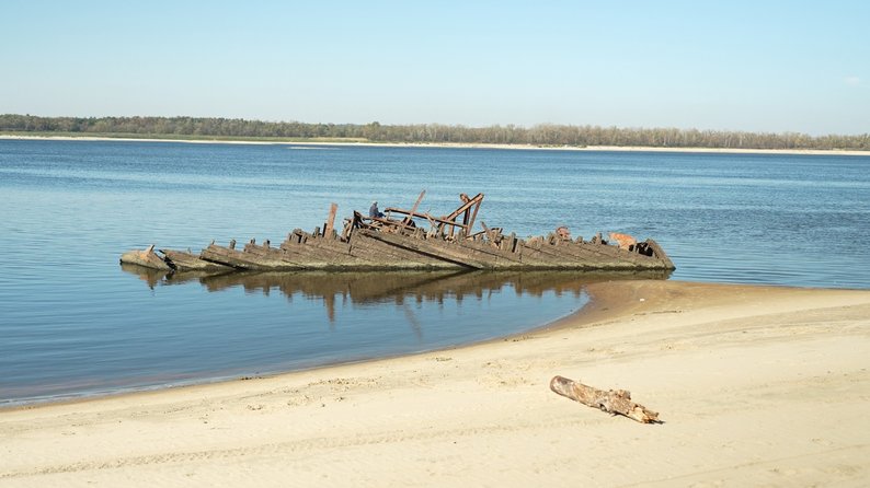 На дні Дніпра біля Запоріжжя знайшли древнє затонуле судно: що про нього відомо