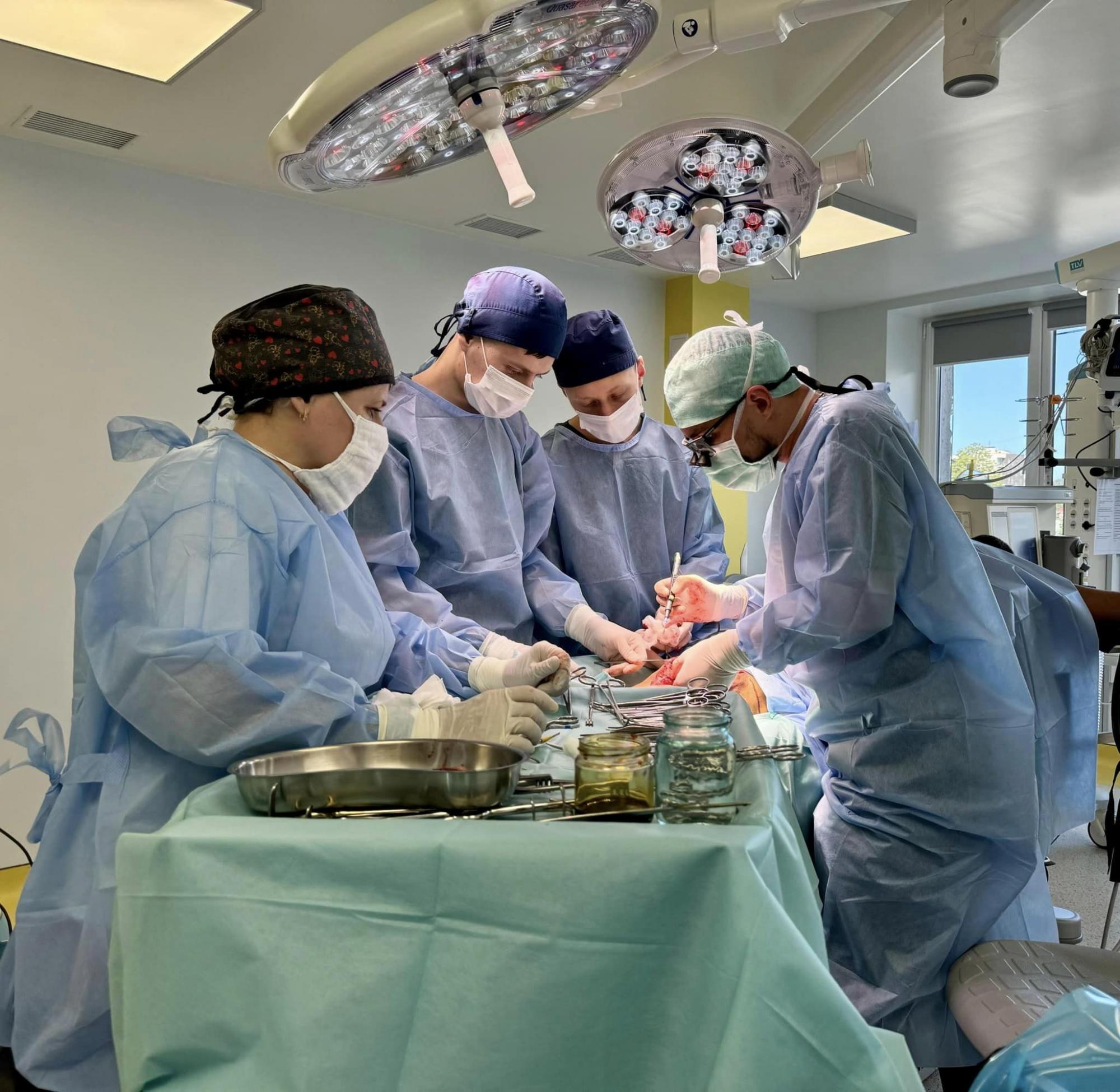 8 лет невыносимой боли и 40 операций: во Львове врачи спасли женщину от страданий