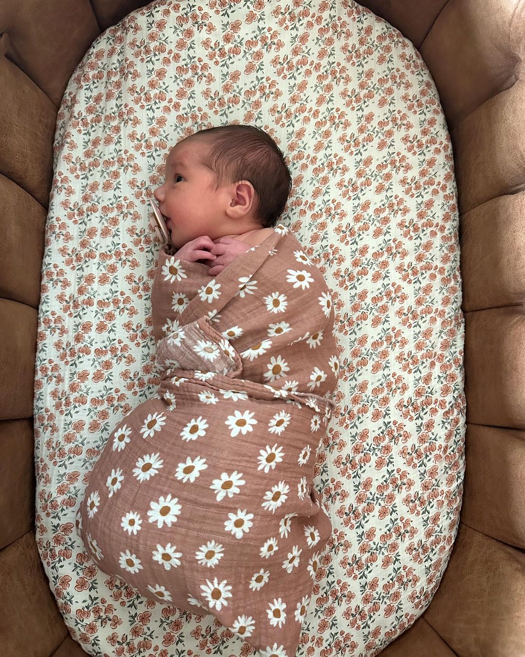 Звезда фильмов &quot;Школьный мюзикл&quot; показалась с новорожденной дочкой: трогательные фото