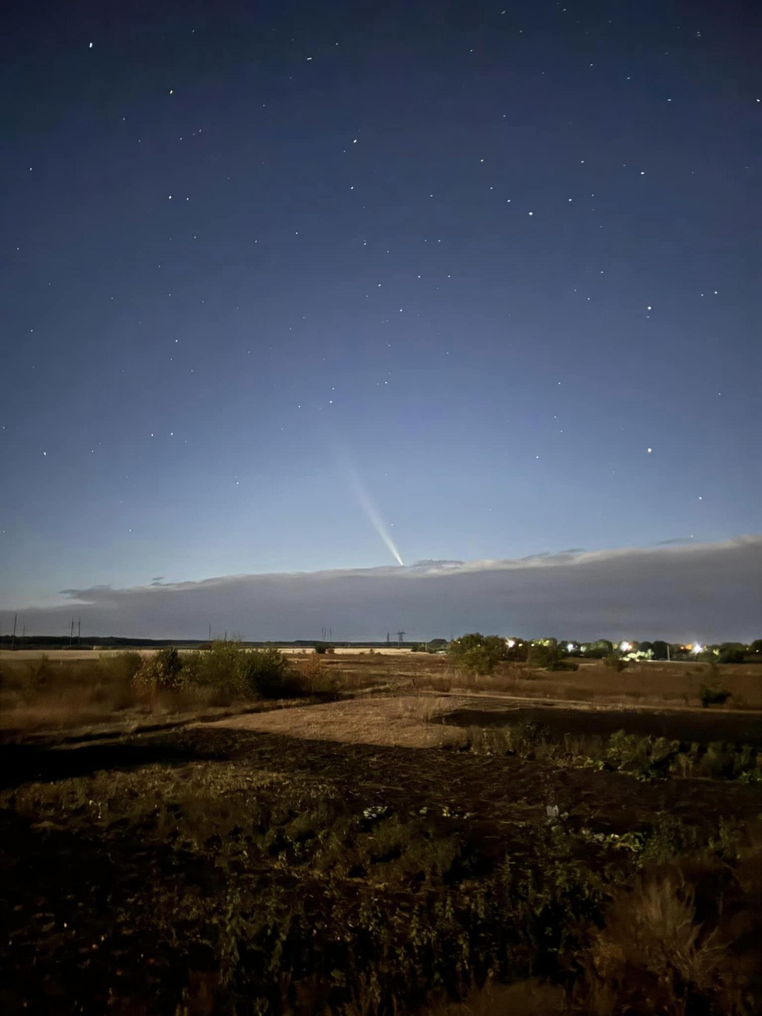 Над Украиной пронеслась очень редкая комета: невероятные фото