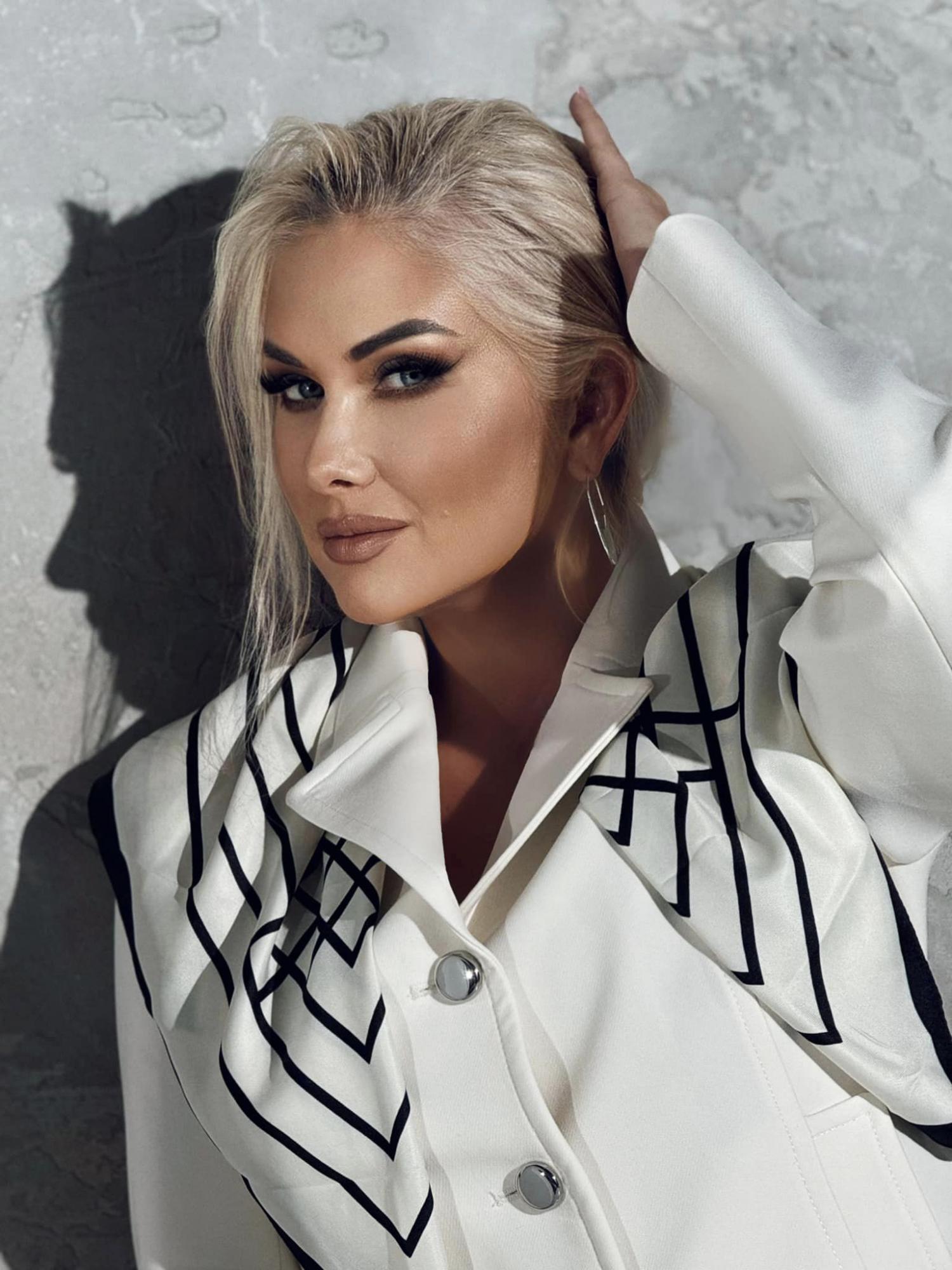 Известная певица поделилась своими лайфхаками, как оставаться стройной в 45 лет