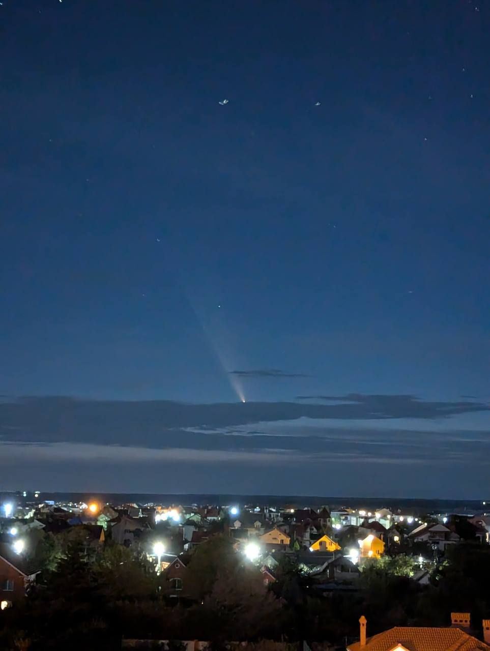 Над Украиной пронеслась очень редкая комета: невероятные фото