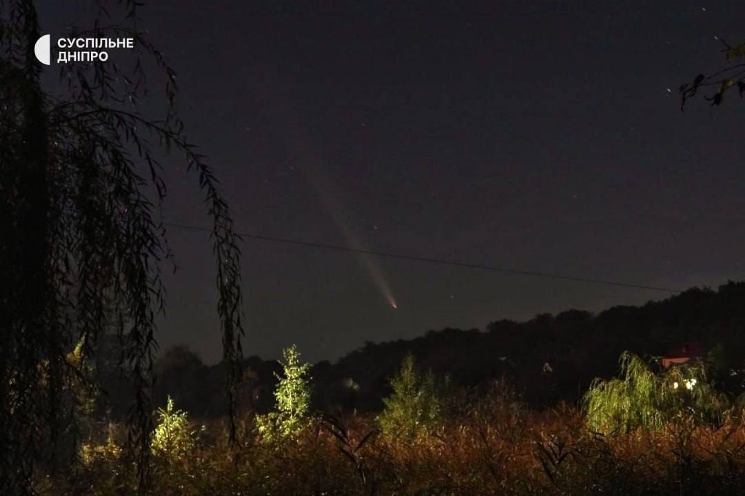 Над Украиной пронеслась очень редкая комета: невероятные фото