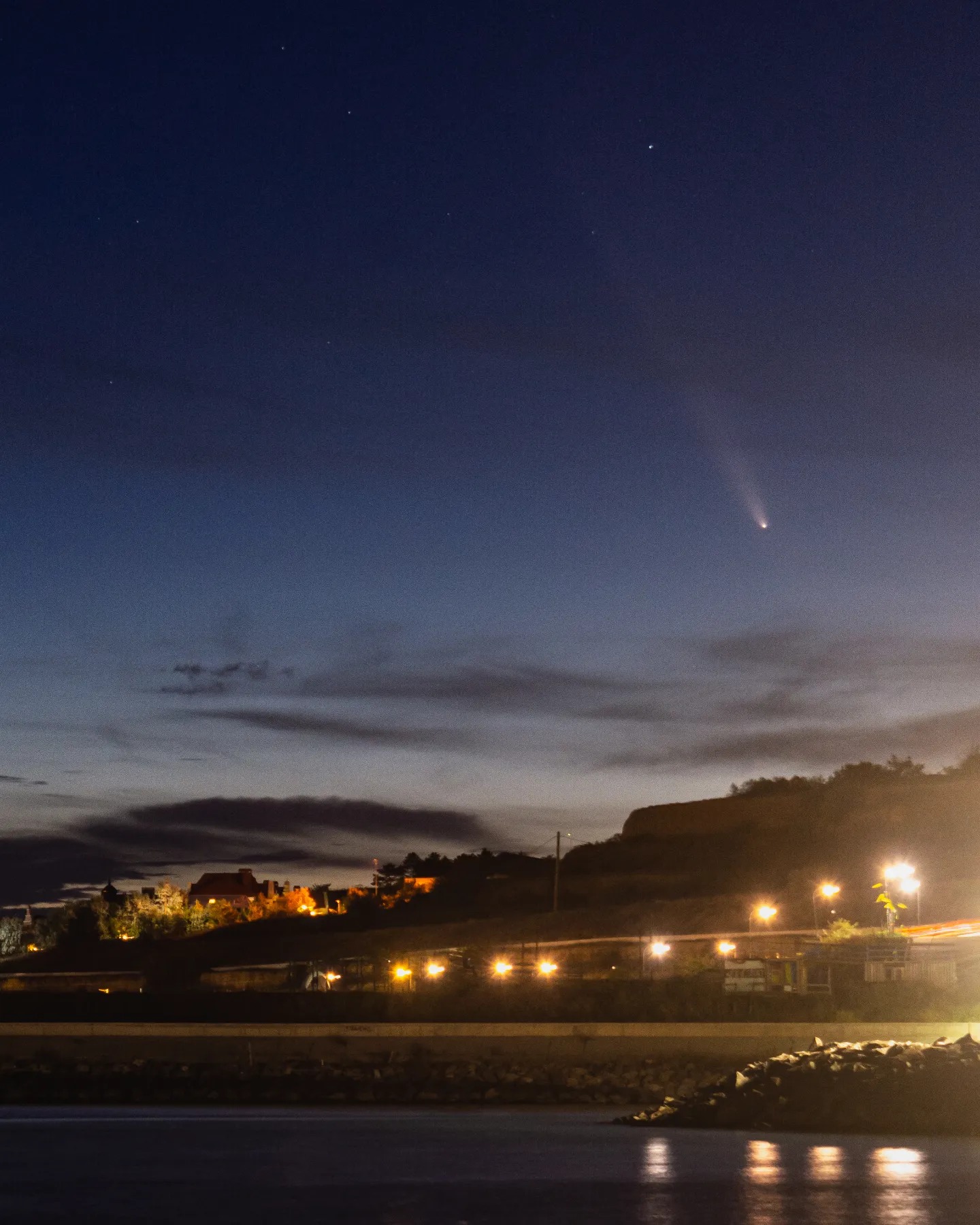 Над Украиной пронеслась очень редкая комета: невероятные фото